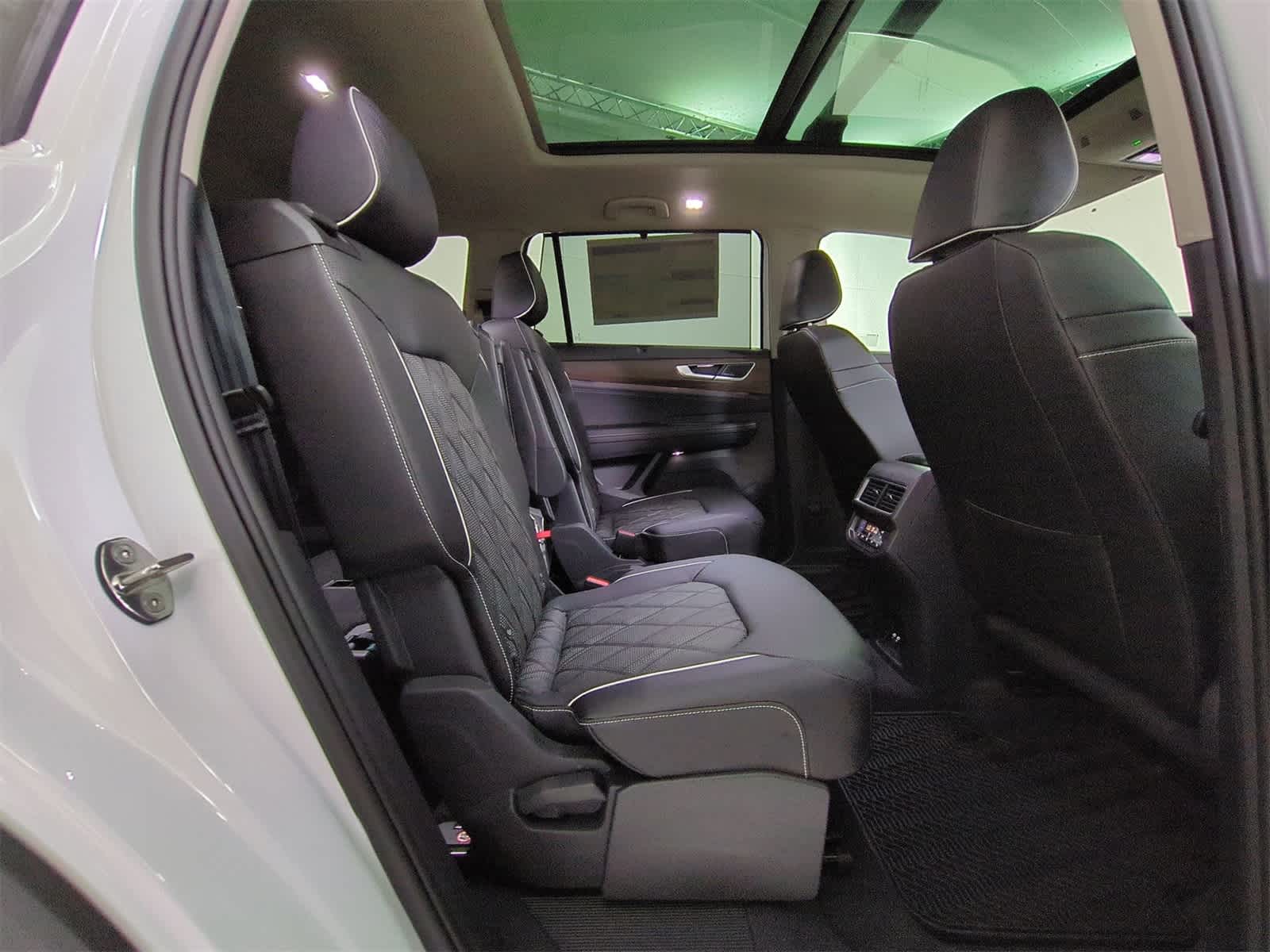 Thumbnail: 2025 Volkswagen Atlas - 21