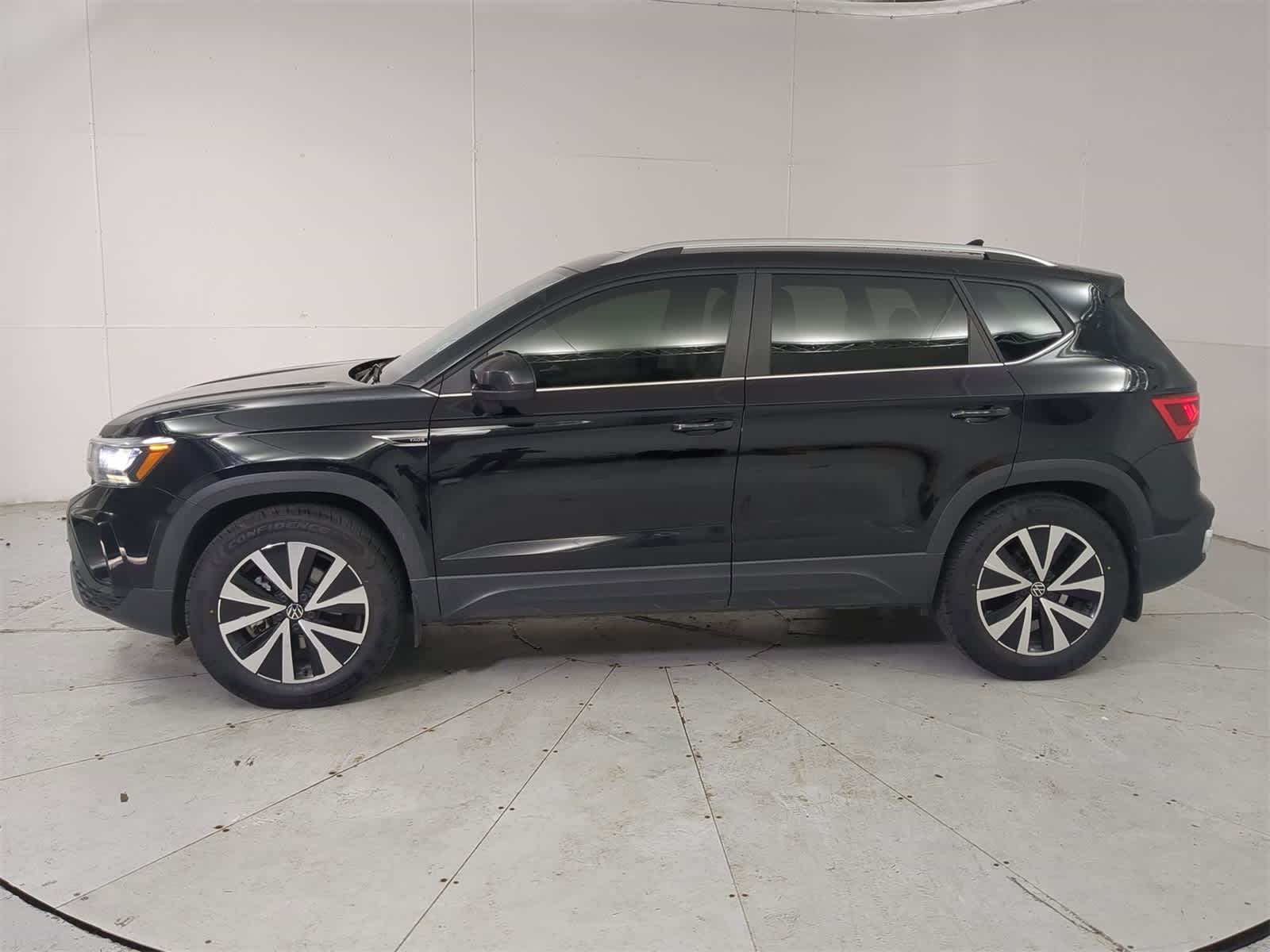 Thumbnail: 2023 Volkswagen Taos - 3