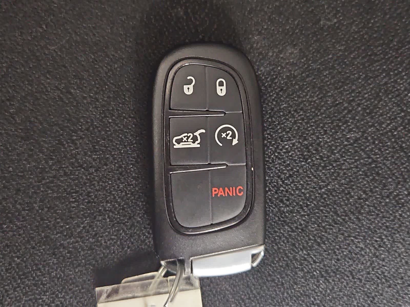 Thumbnail: 2018 Jeep Cherokee - 34