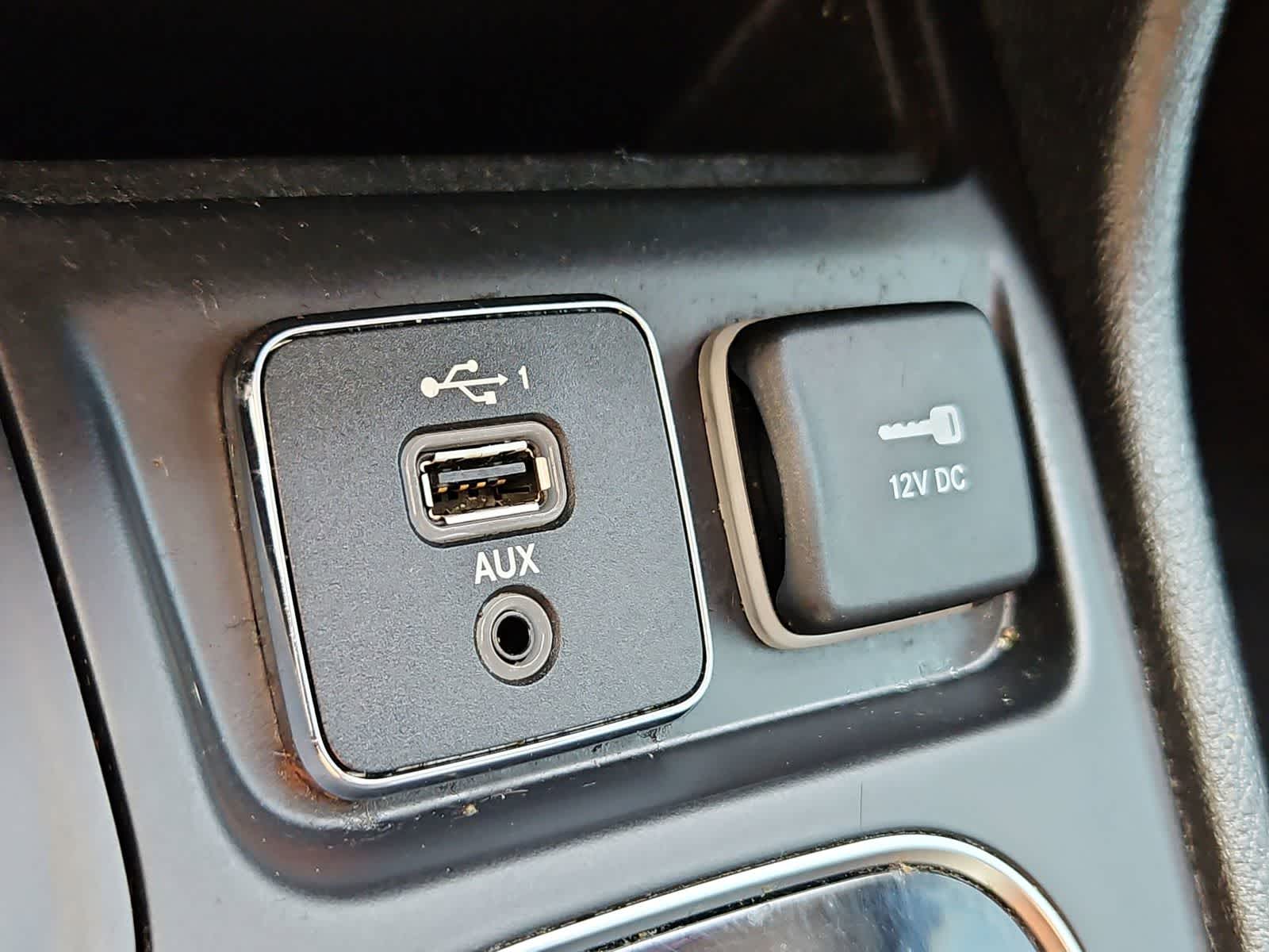 Thumbnail: 2019 Jeep Cherokee - 30