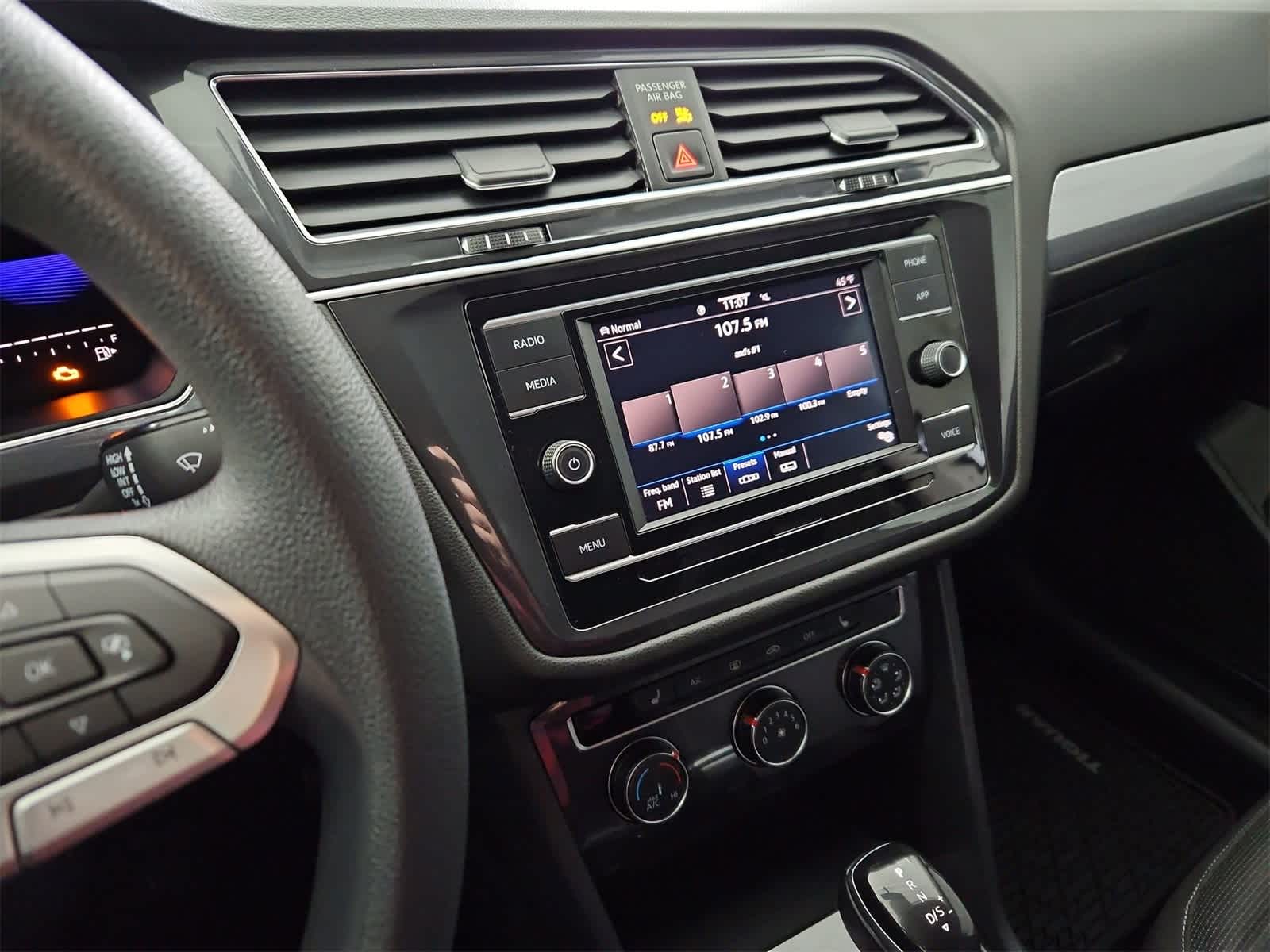 Thumbnail: 2022 Volkswagen Tiguan - 27