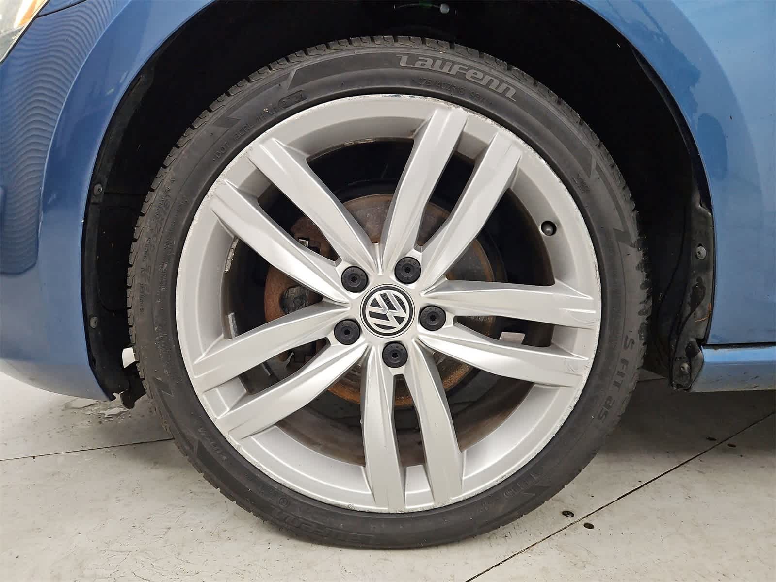 2015 Volkswagen e-Golf SE 13