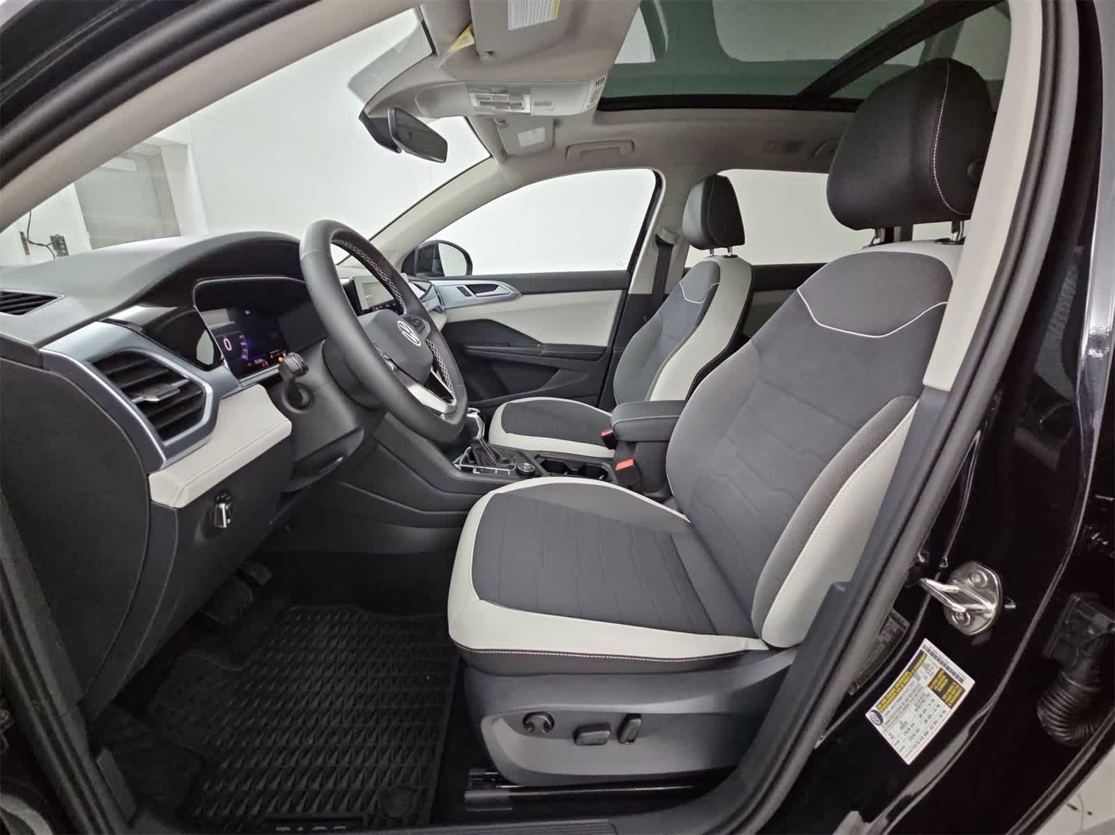 Thumbnail: 2025 Volkswagen Taos - 15