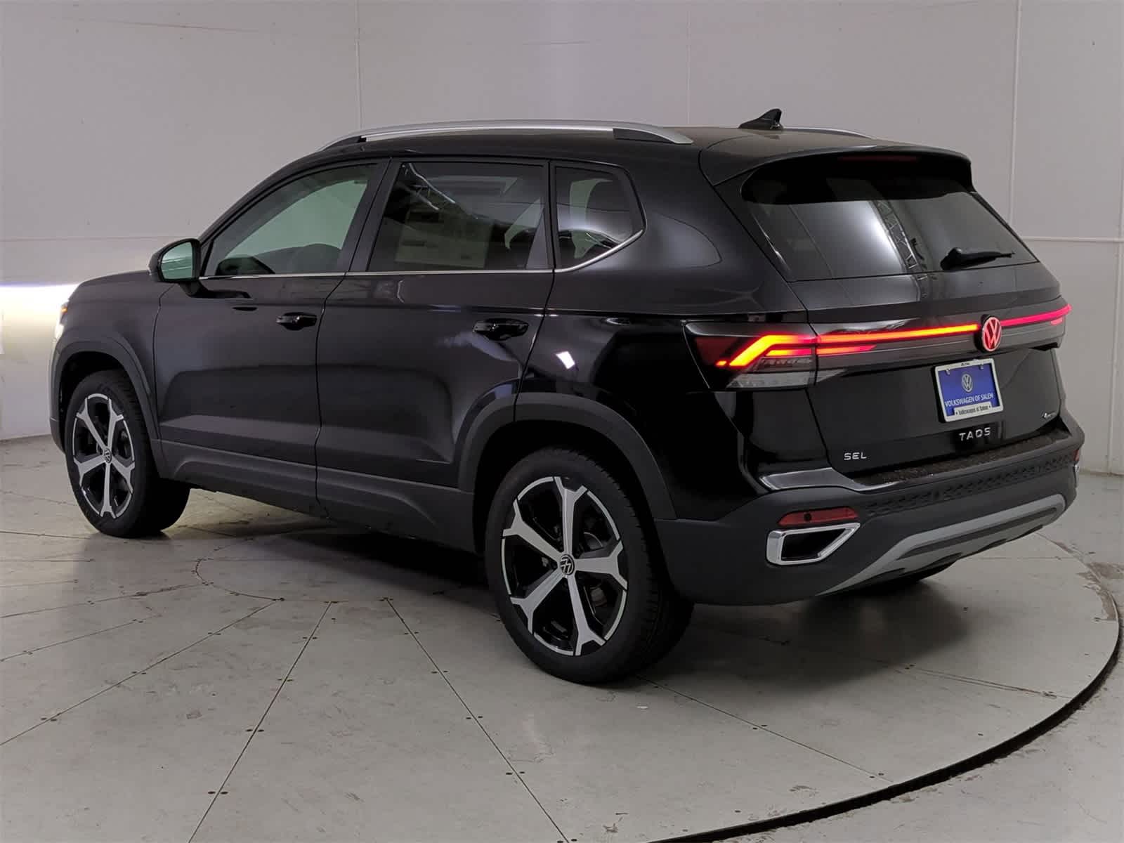 Thumbnail: 2025 Volkswagen Taos - 4