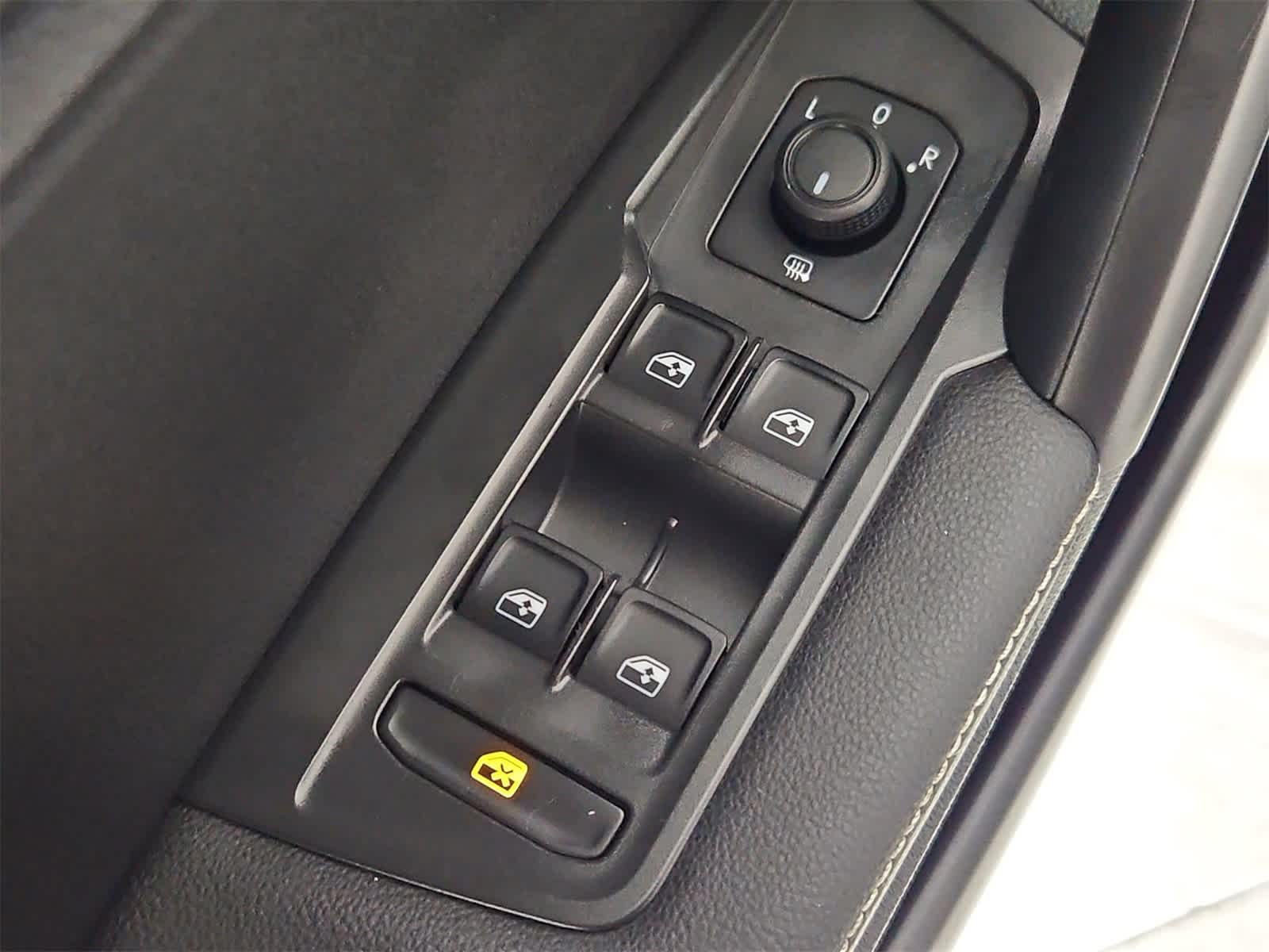 Thumbnail: 2022 Volkswagen Tiguan - 17