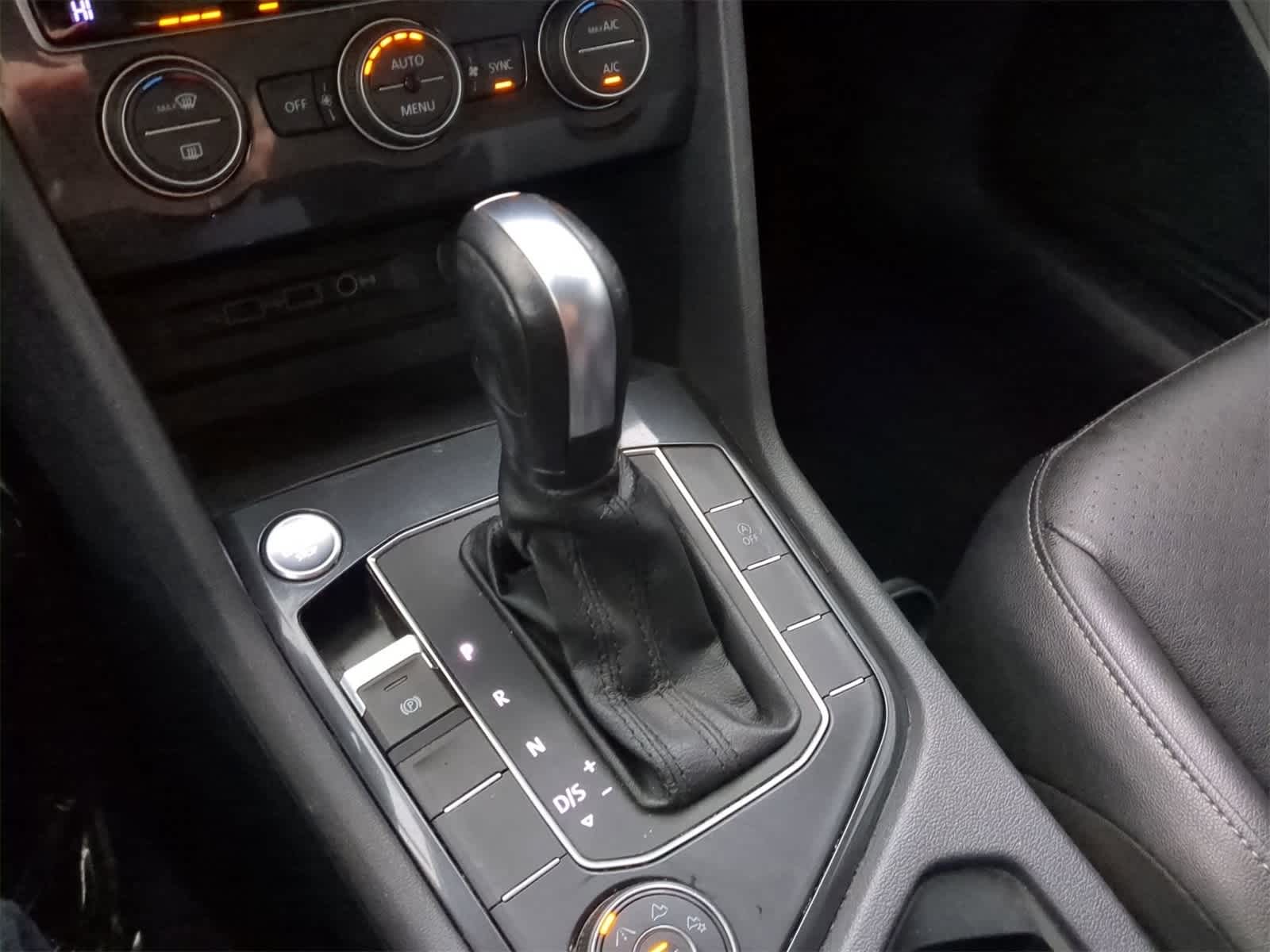 Thumbnail: 2020 Volkswagen Tiguan - 29