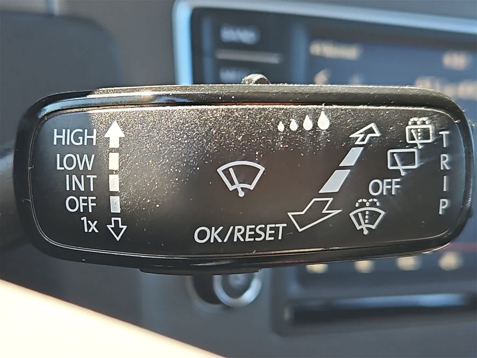 Thumbnail: 2016 Volkswagen e-Golf - 25
