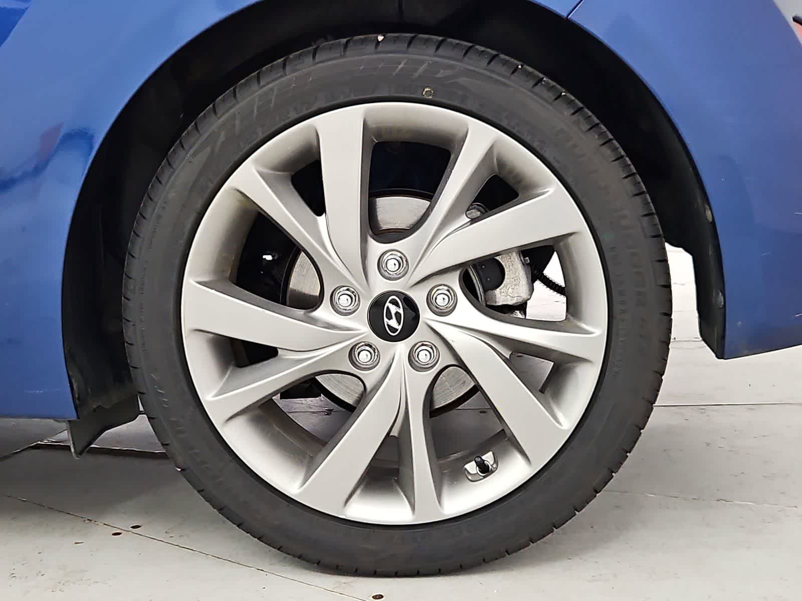 Thumbnail: 2017 Hyundai Veloster - 13