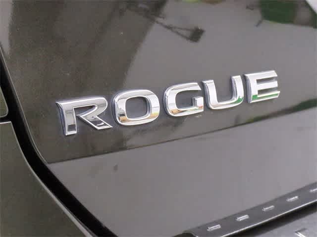 2015 Nissan Rogue SV 11