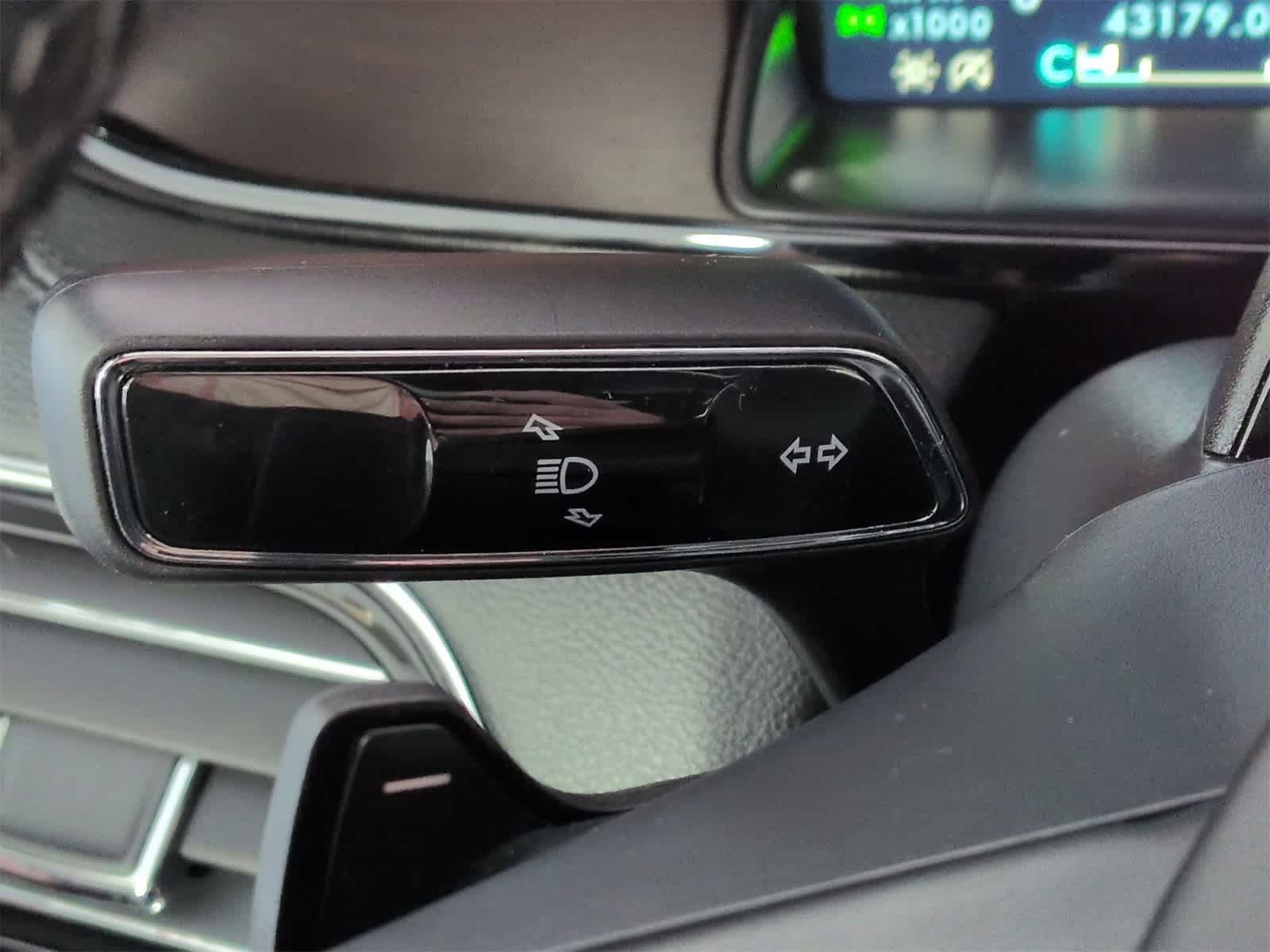 Thumbnail: 2023 Lincoln Navigator - 27