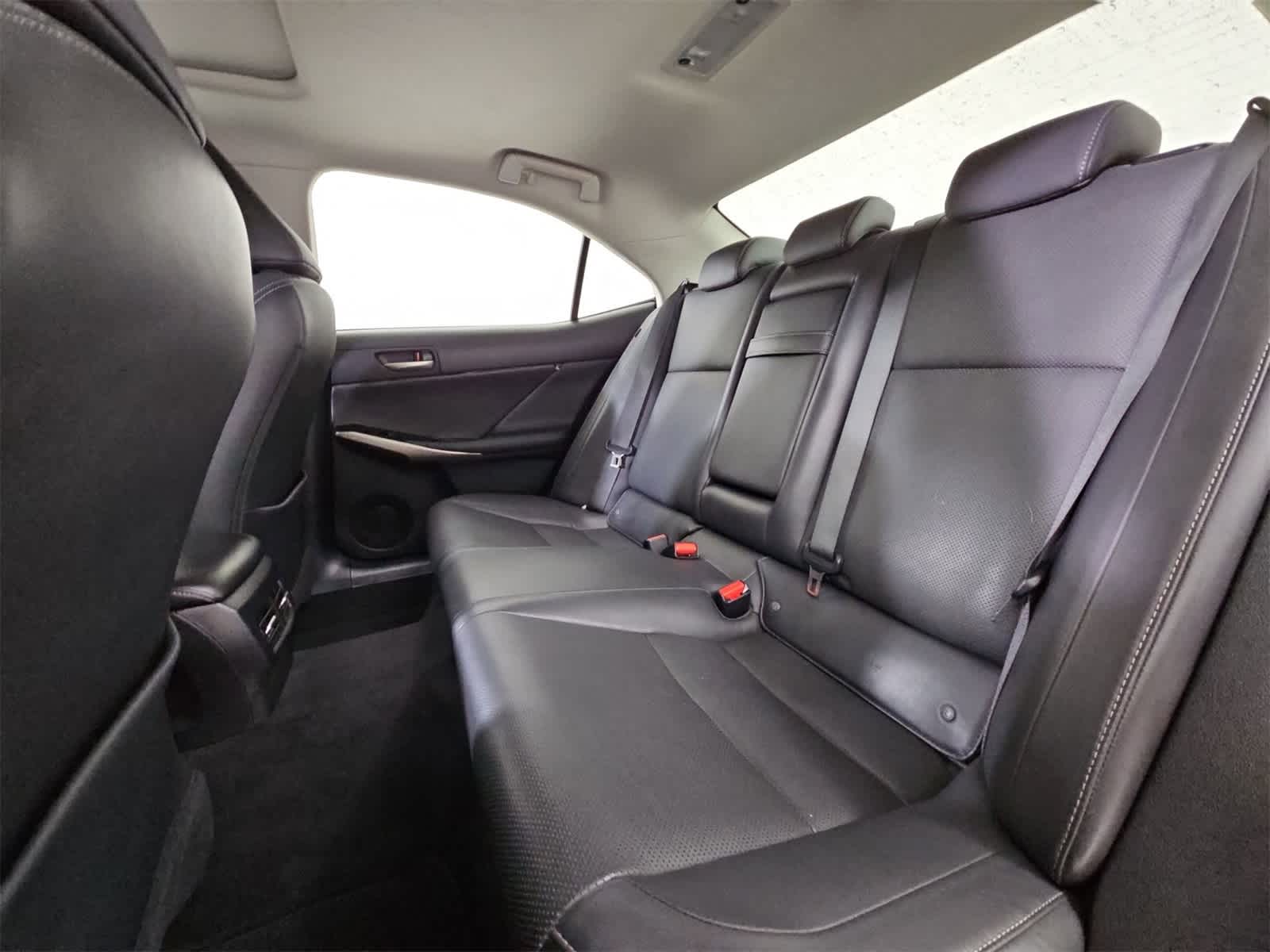 Thumbnail: 2018 Lexus IS - 20