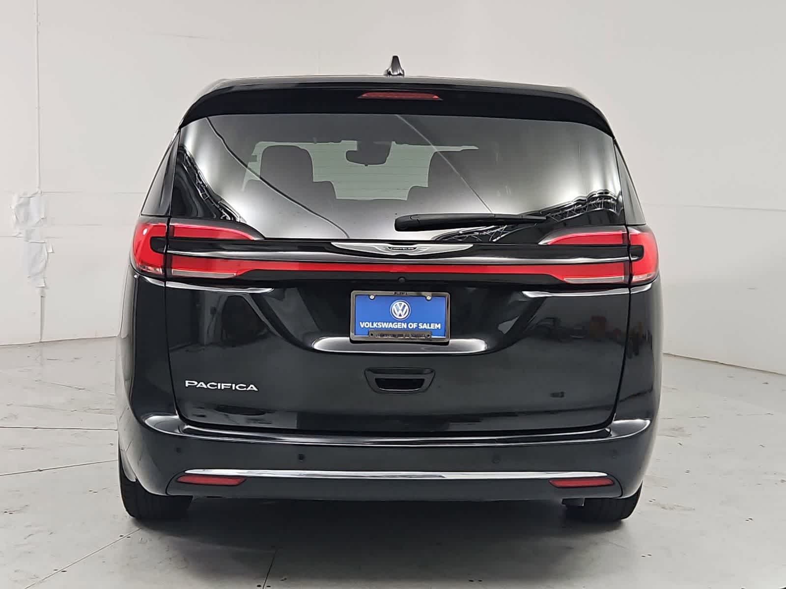 Thumbnail: 2023 Chrysler Pacifica - 5