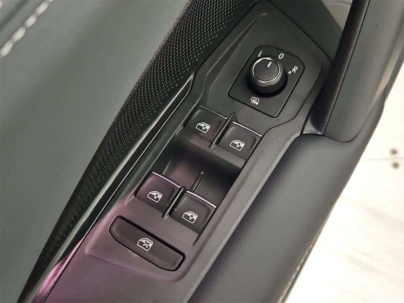 Thumbnail: 2025 Volkswagen Tiguan - 17