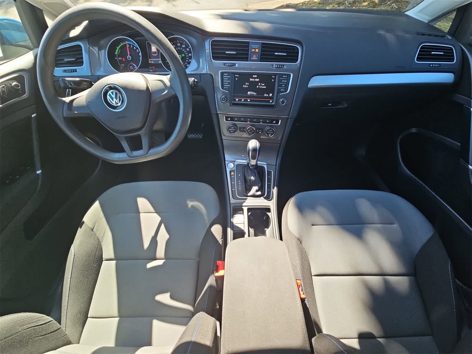 Thumbnail: 2016 Volkswagen e-Golf - 15