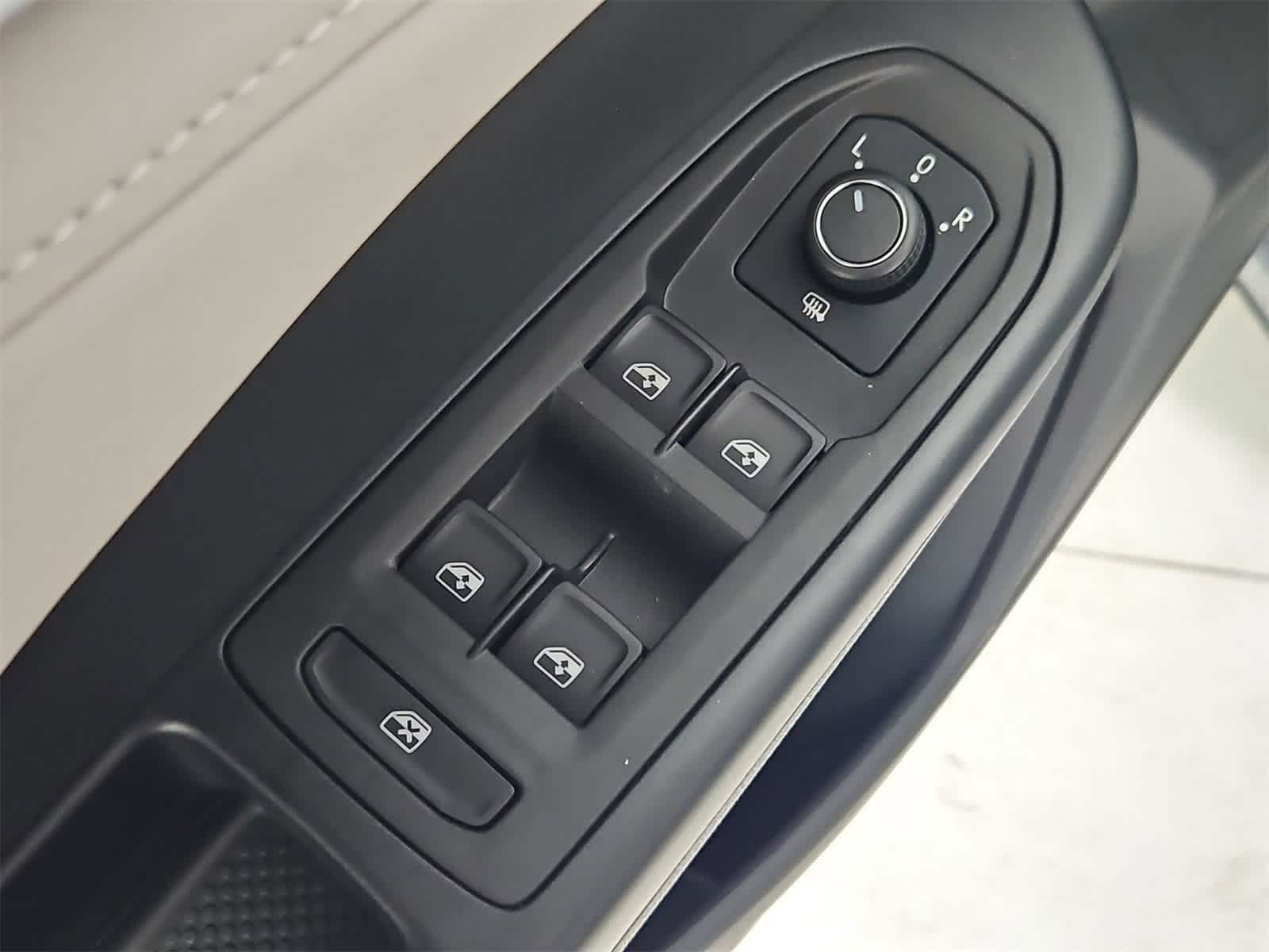 Thumbnail: 2025 Volkswagen Taos - 17