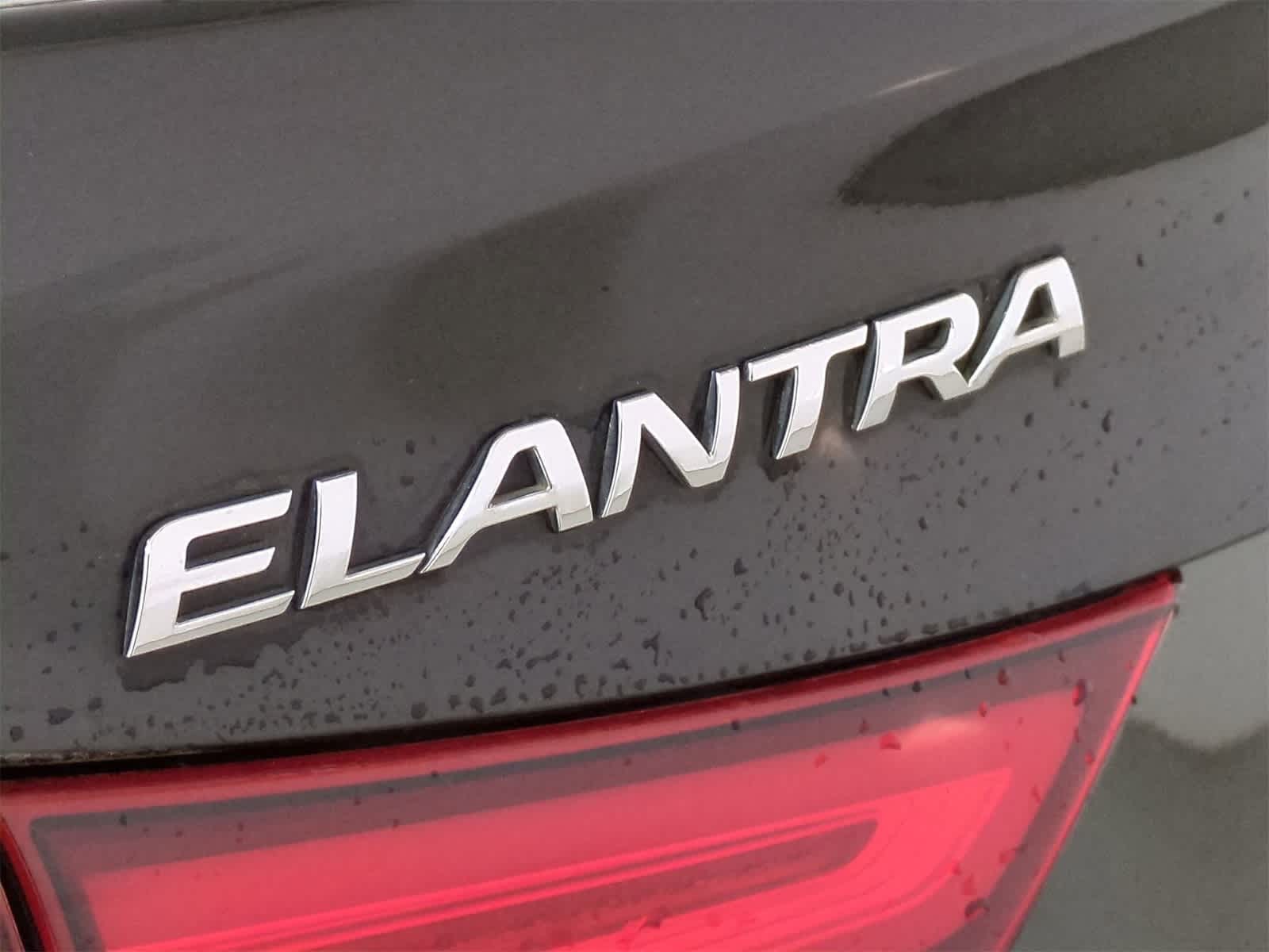 Thumbnail: 2014 Hyundai Elantra - 12