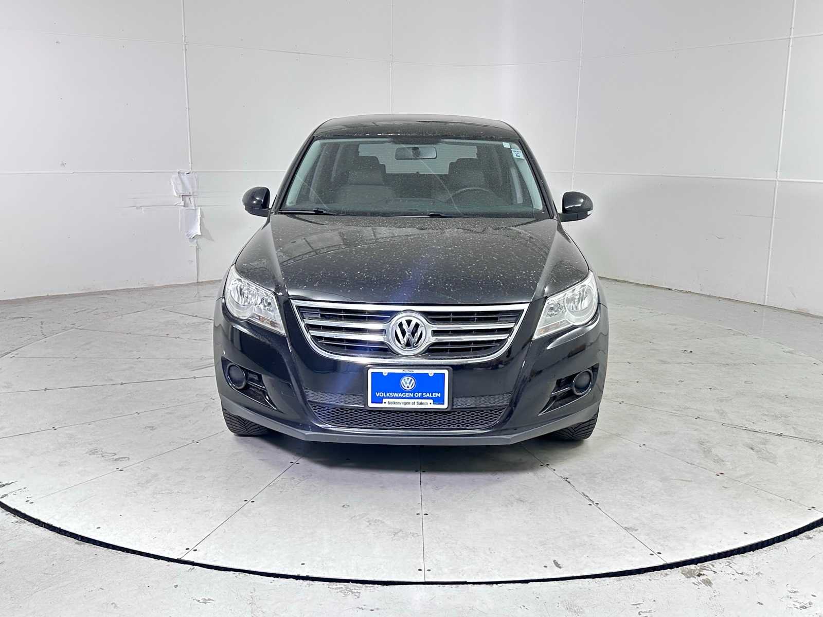 Thumbnail: 2011 Volkswagen Tiguan - 8