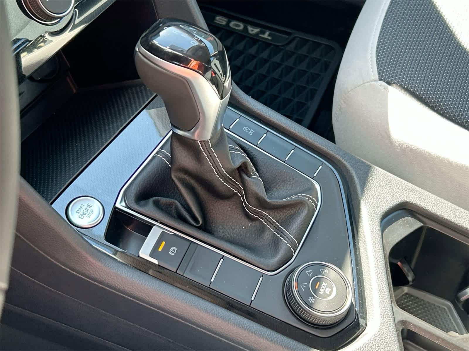 Thumbnail: 2025 Volkswagen Taos - 32