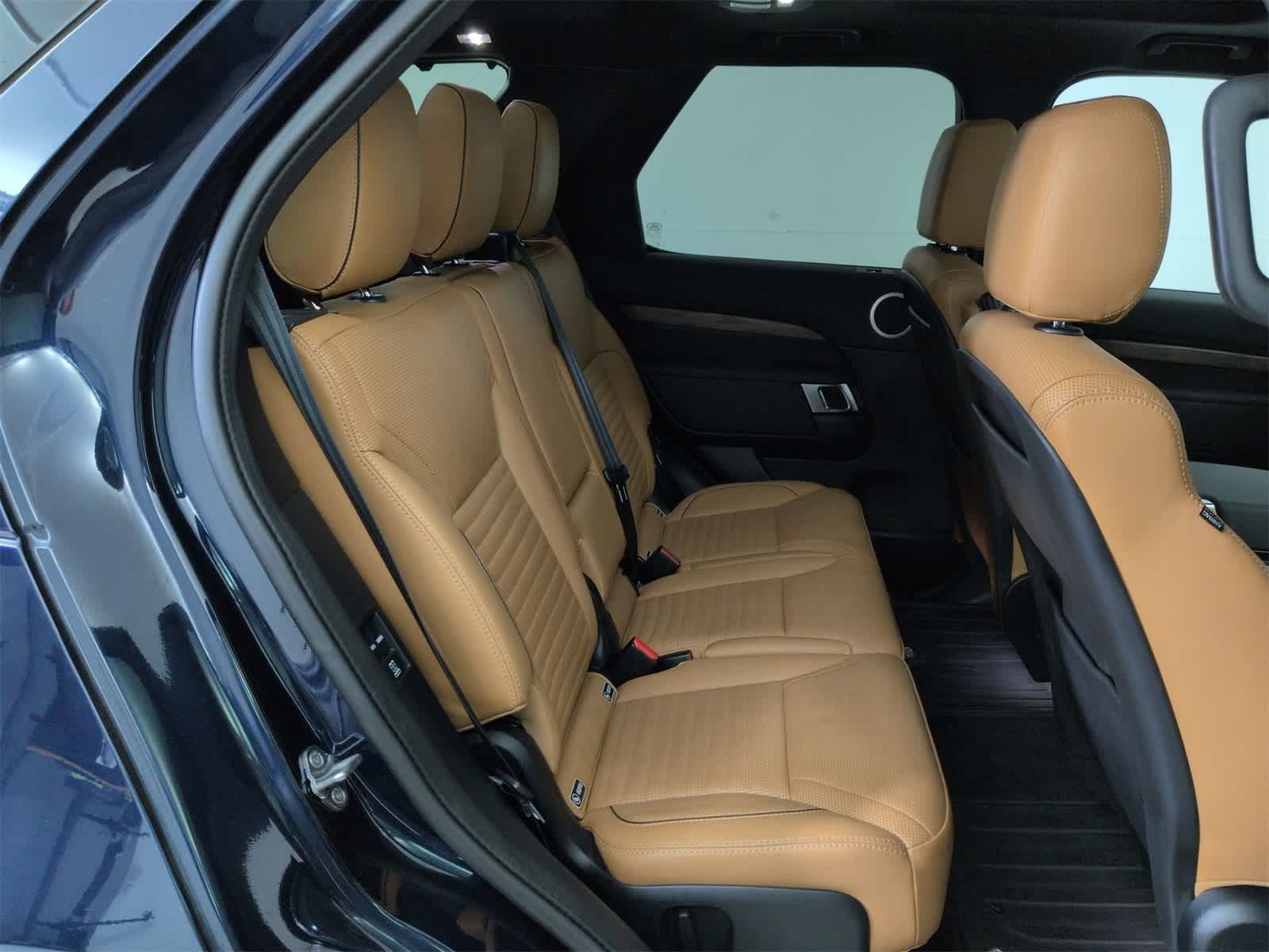 Thumbnail: 2020 Land Rover Discovery - 20