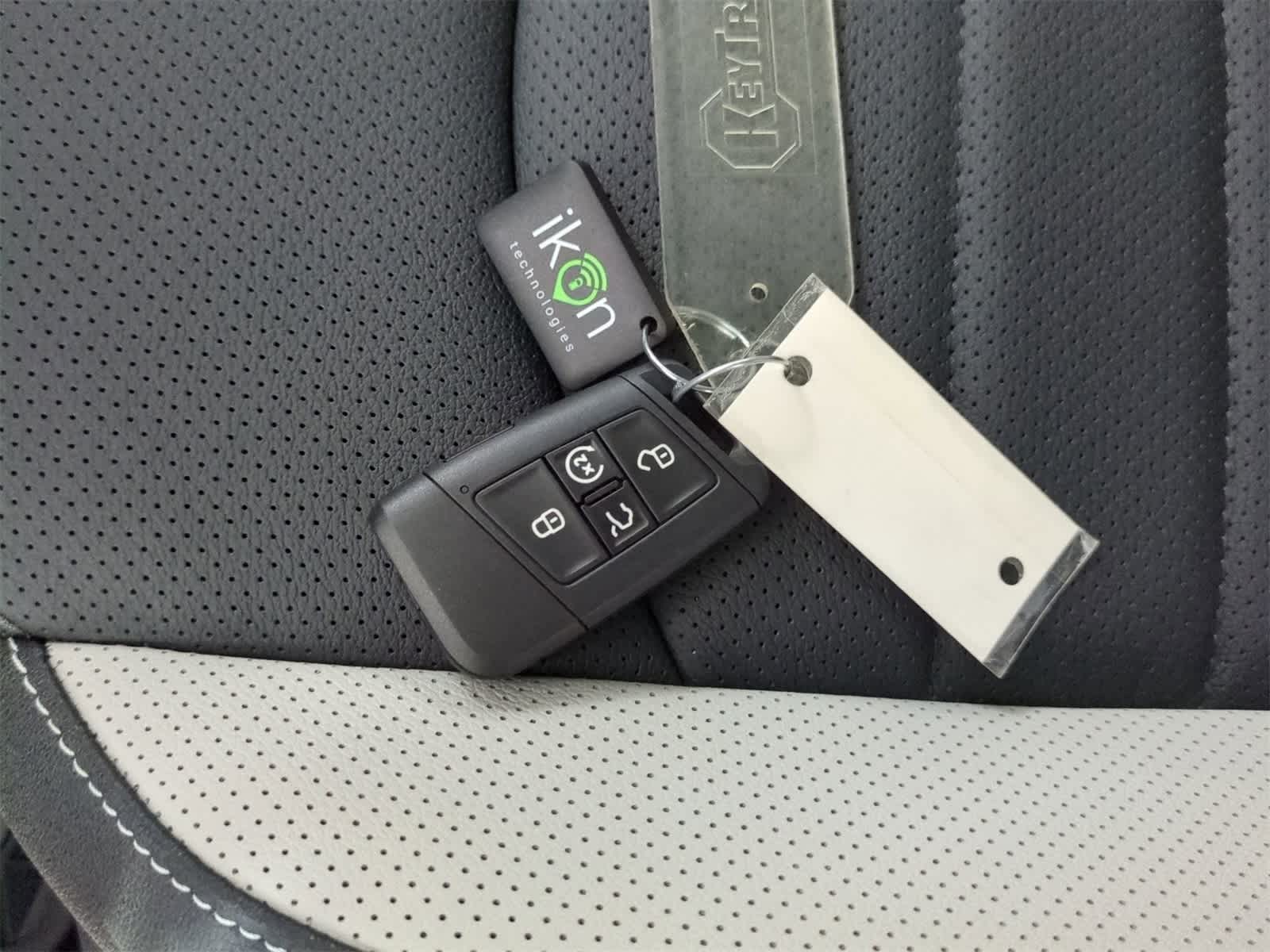 Thumbnail: 2025 Volkswagen Taos - 36