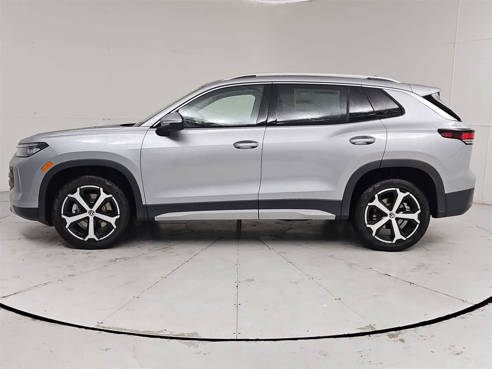 Thumbnail: 2025 Volkswagen Tiguan - 3