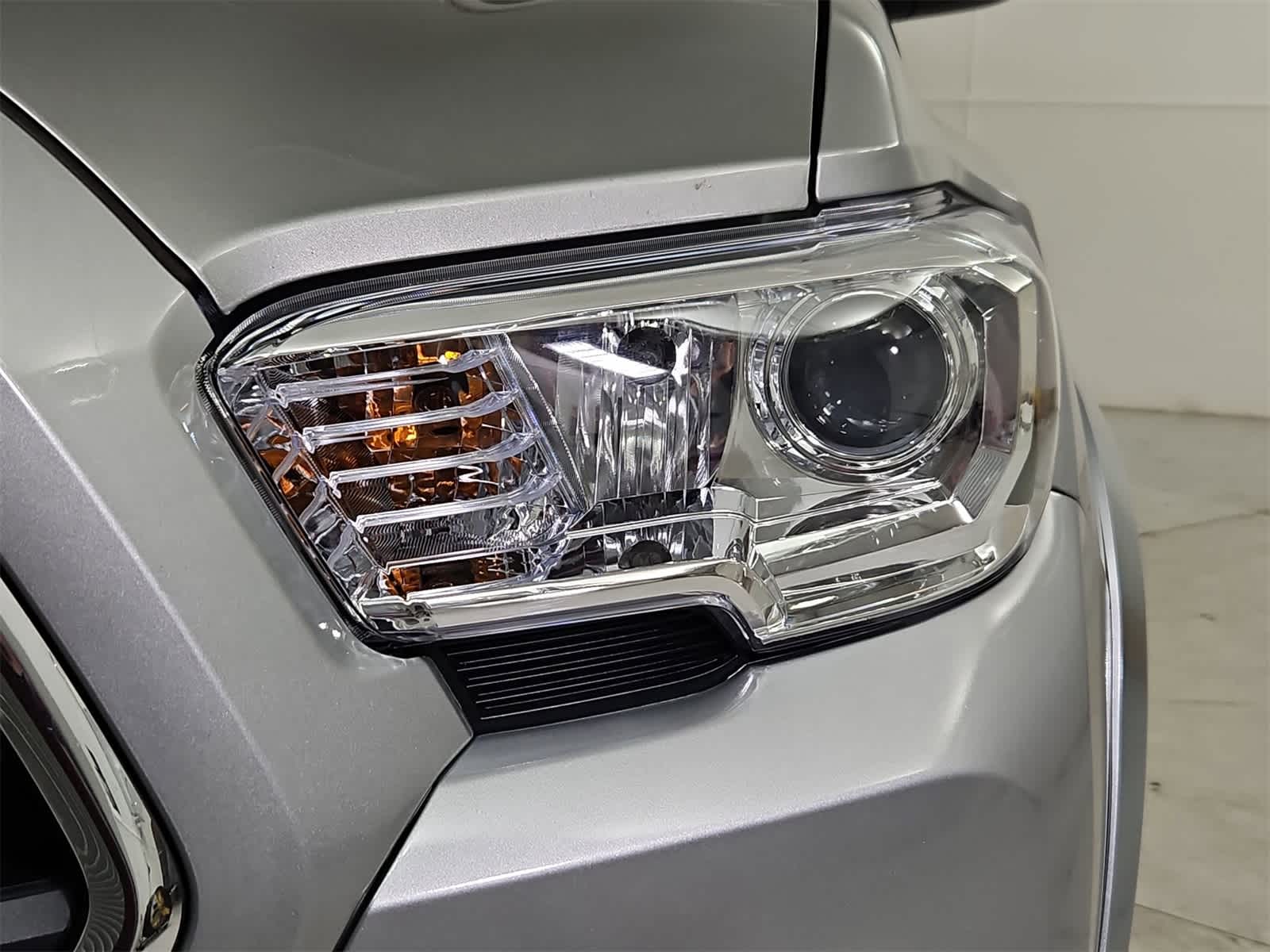 Thumbnail: 2019 Toyota Tacoma - 10