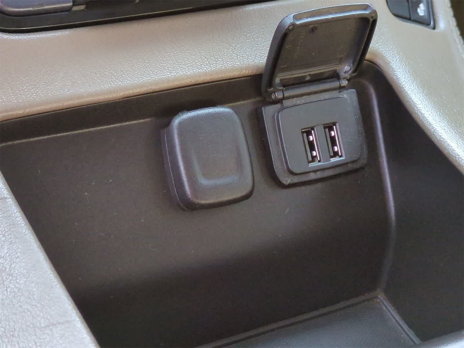 Thumbnail: 2015 GMC Yukon XL - 32