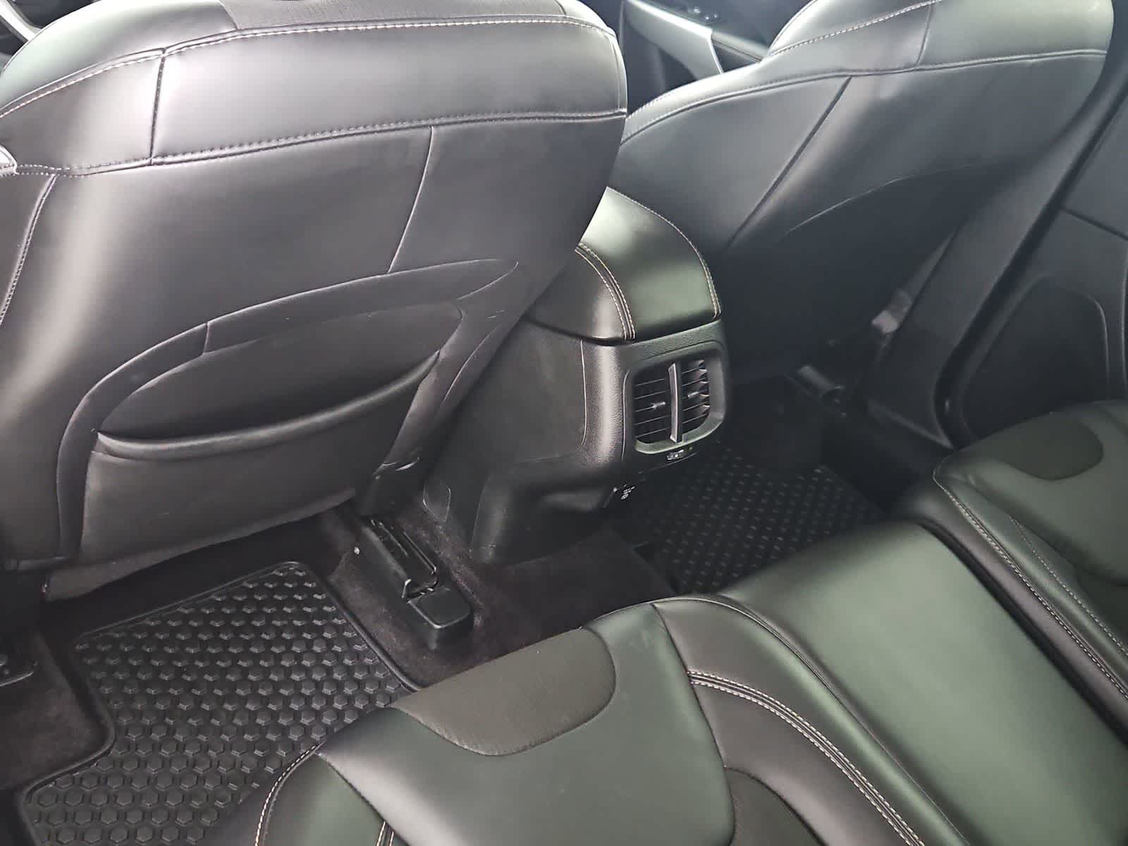 Thumbnail: 2018 Jeep Cherokee - 18