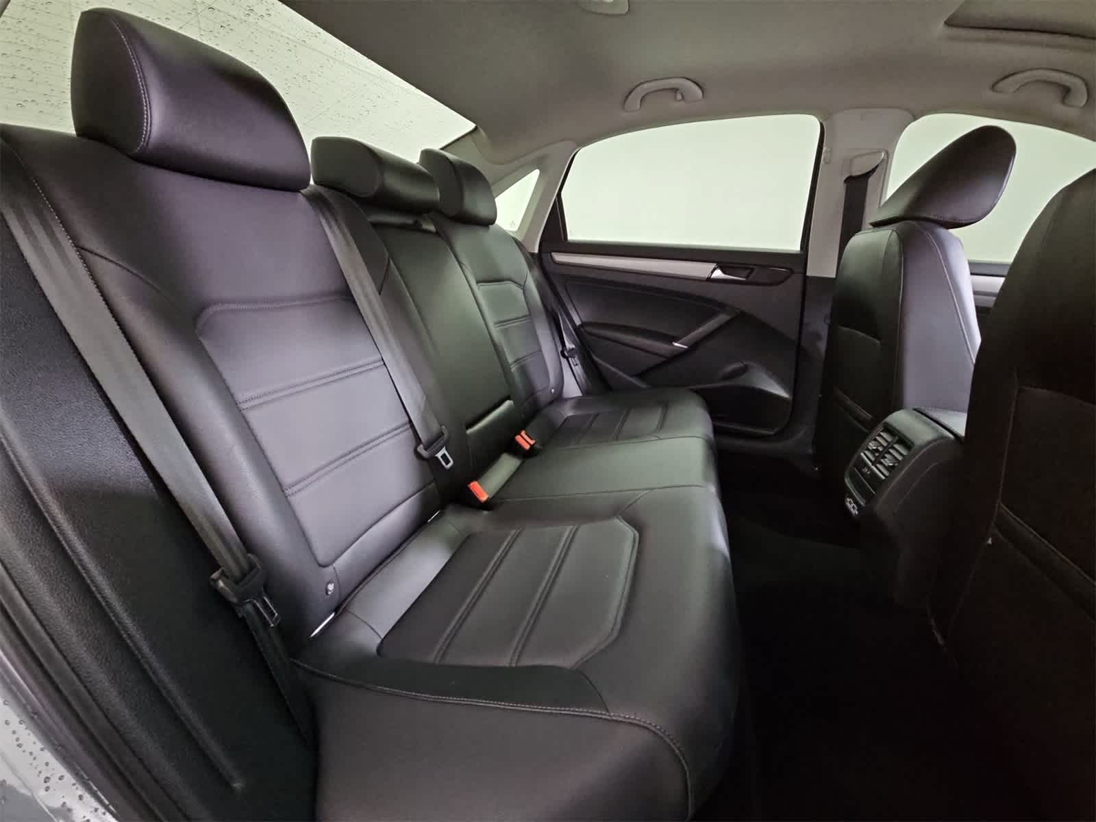 Thumbnail: 2022 Volkswagen Passat - 21