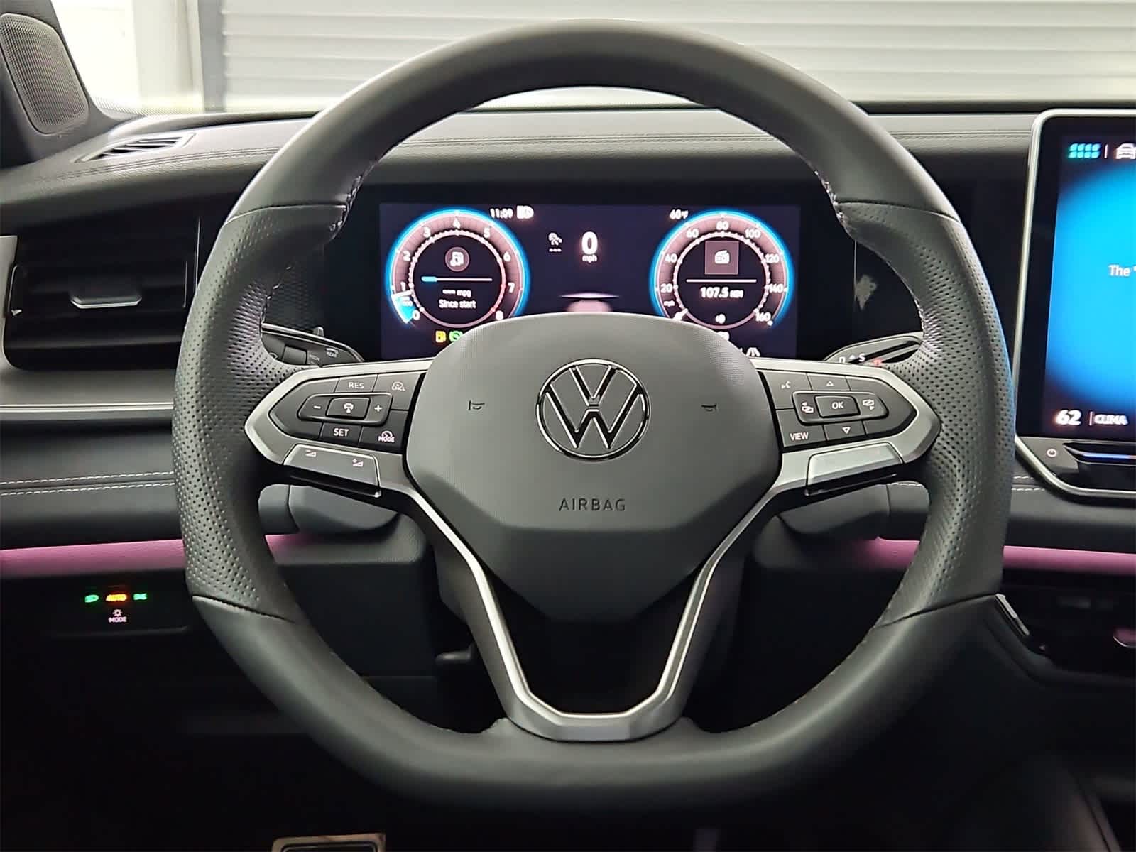 Thumbnail: 2025 Volkswagen Tiguan - 24