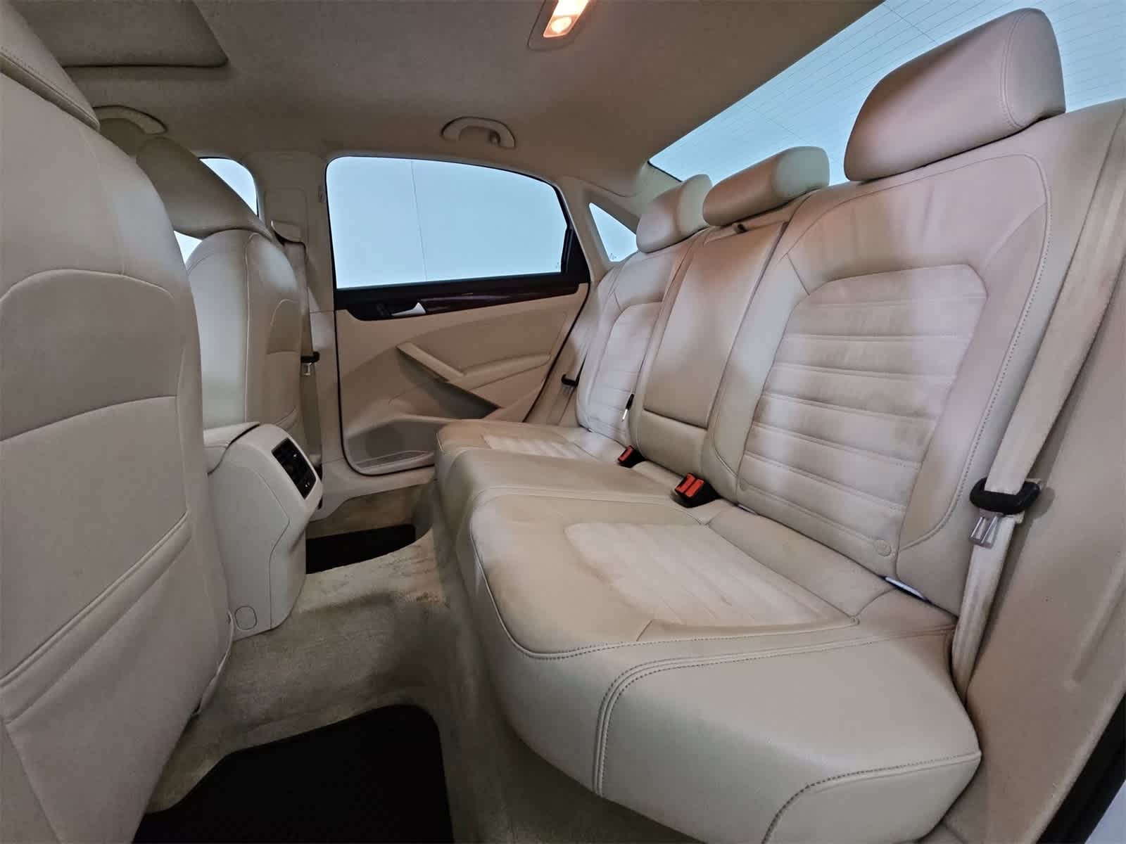 Thumbnail: 2013 Volkswagen Passat - 20