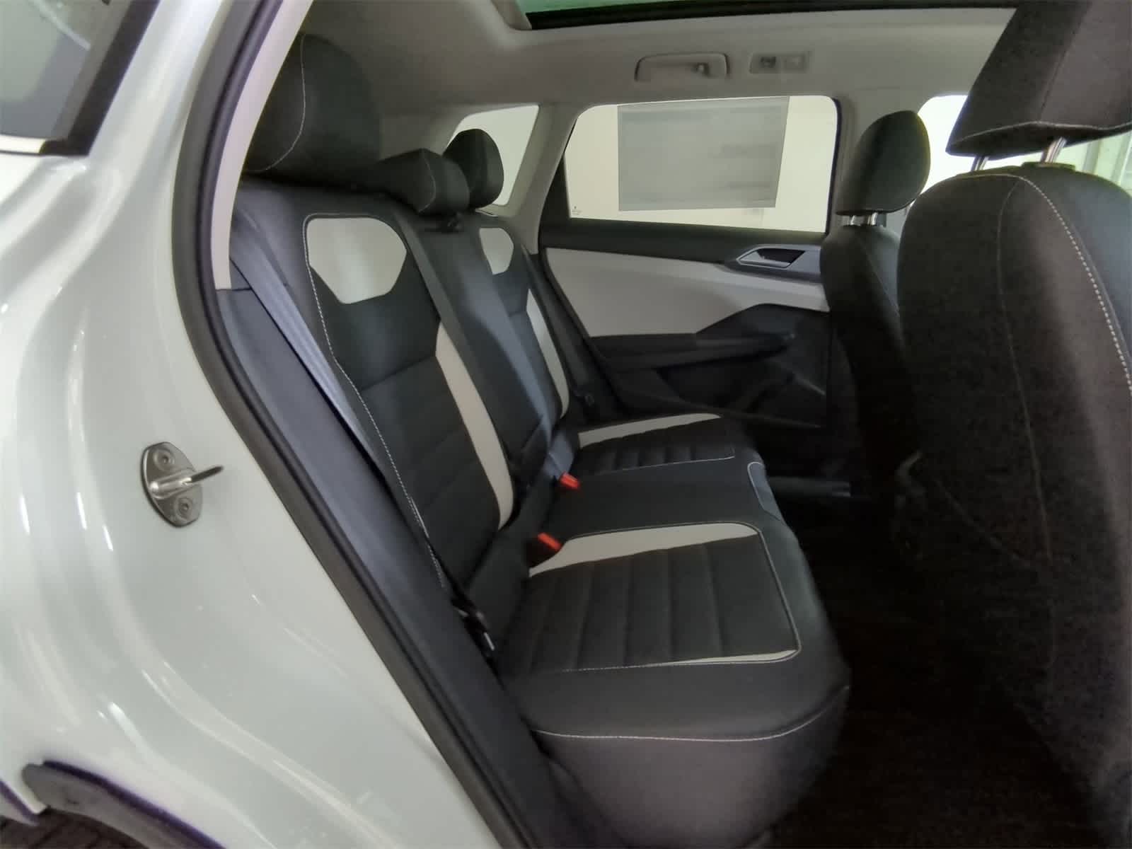 Thumbnail: 2025 Volkswagen Taos - 20