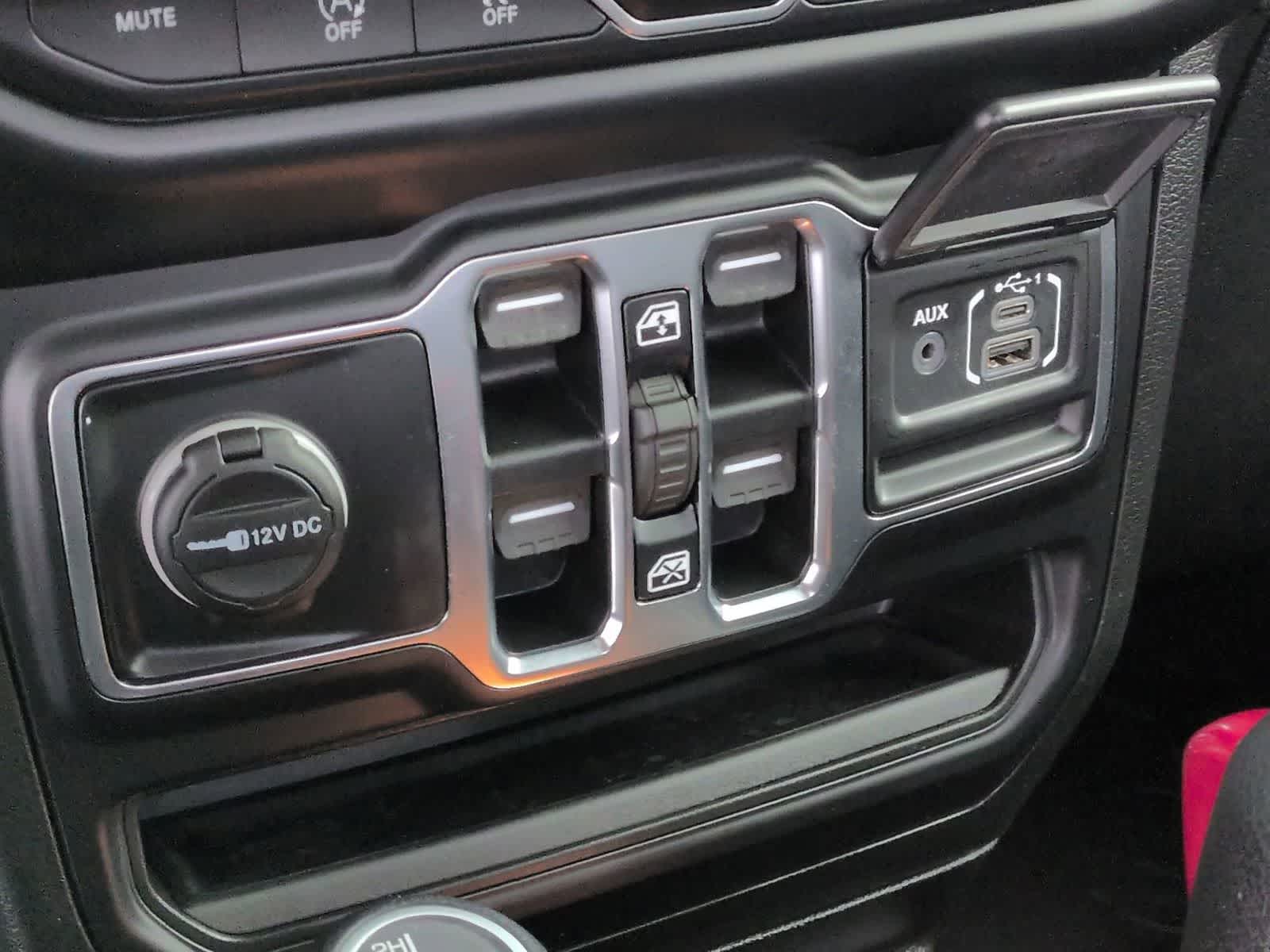 Thumbnail: 2021 Jeep Gladiator - 30