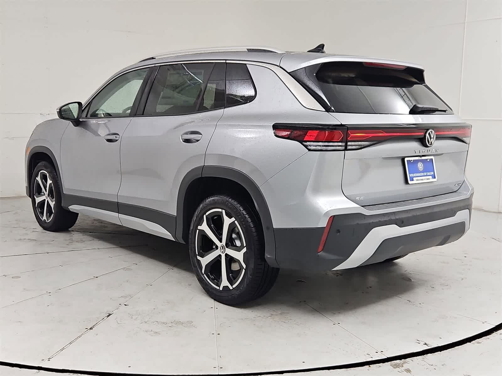 Thumbnail: 2025 Volkswagen Tiguan - 4