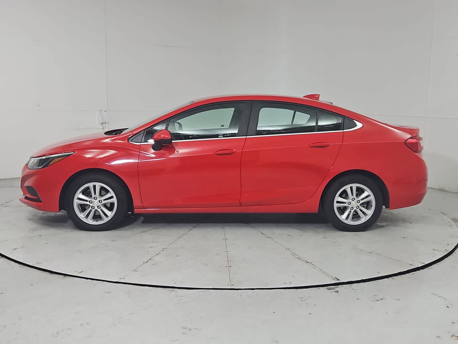 Thumbnail: 2018 Chevrolet Cruze - 3