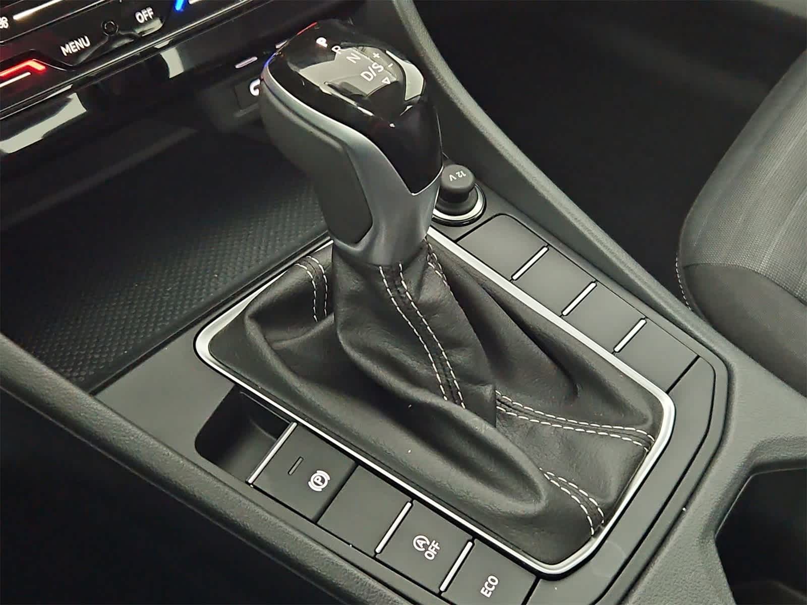 Thumbnail: 2025 Volkswagen Jetta - 32