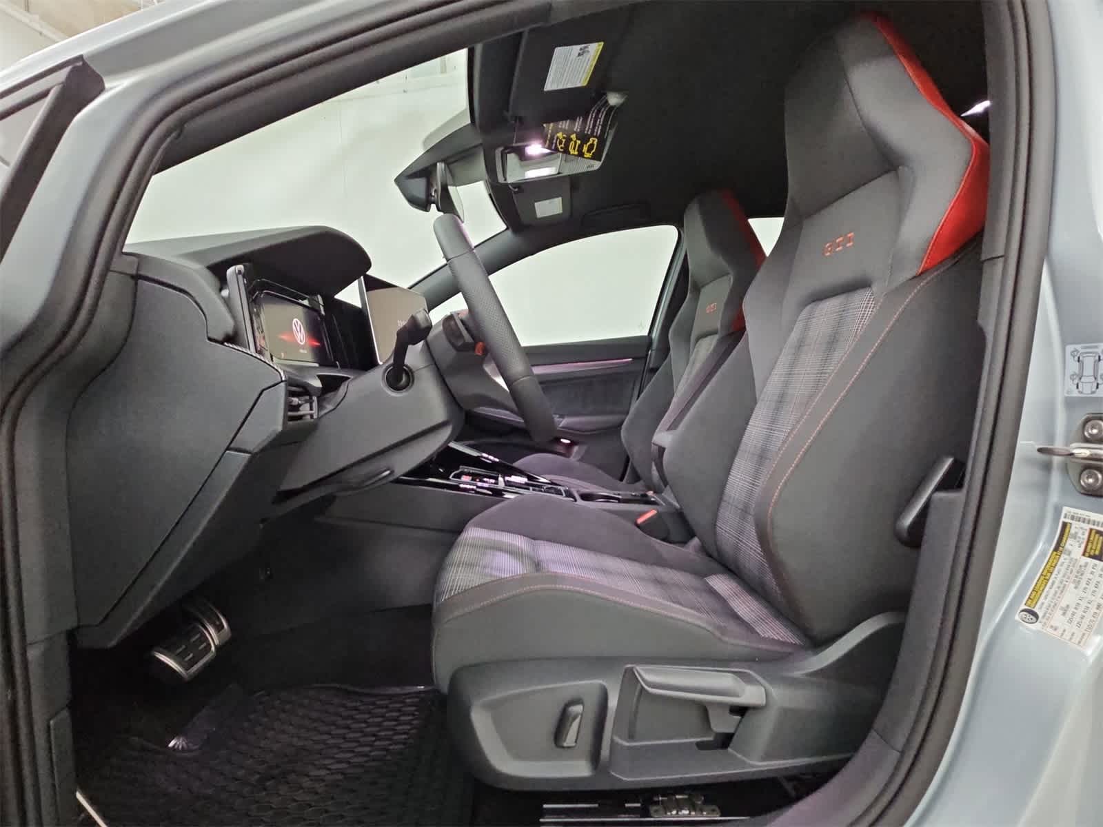 Thumbnail: 2025 Volkswagen Golf - 16