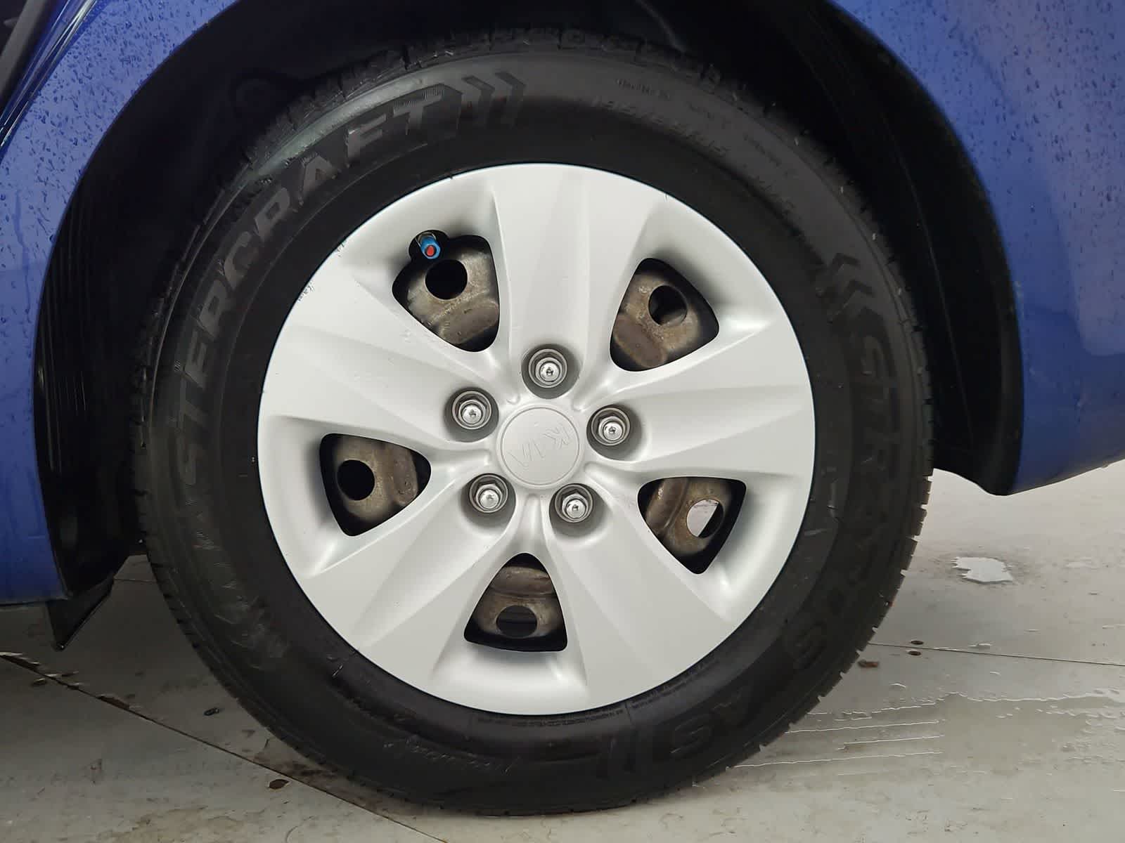 Thumbnail: 2017 Kia Forte - 13