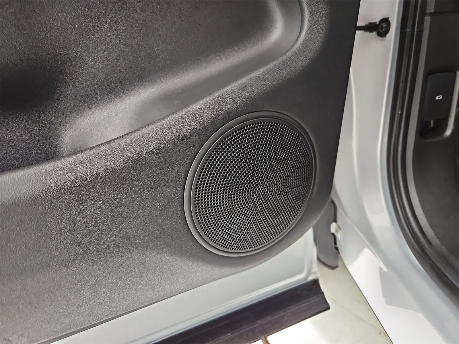 Thumbnail: 2020 Land Rover Range Rover Evoque - 32