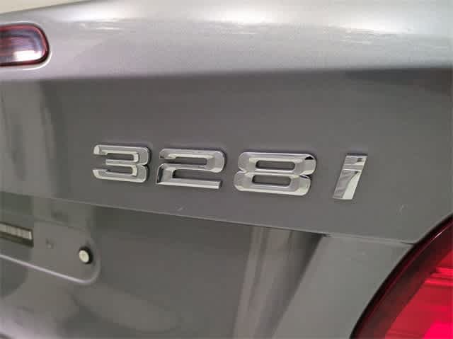 2011 BMW 3 Series 328i 11