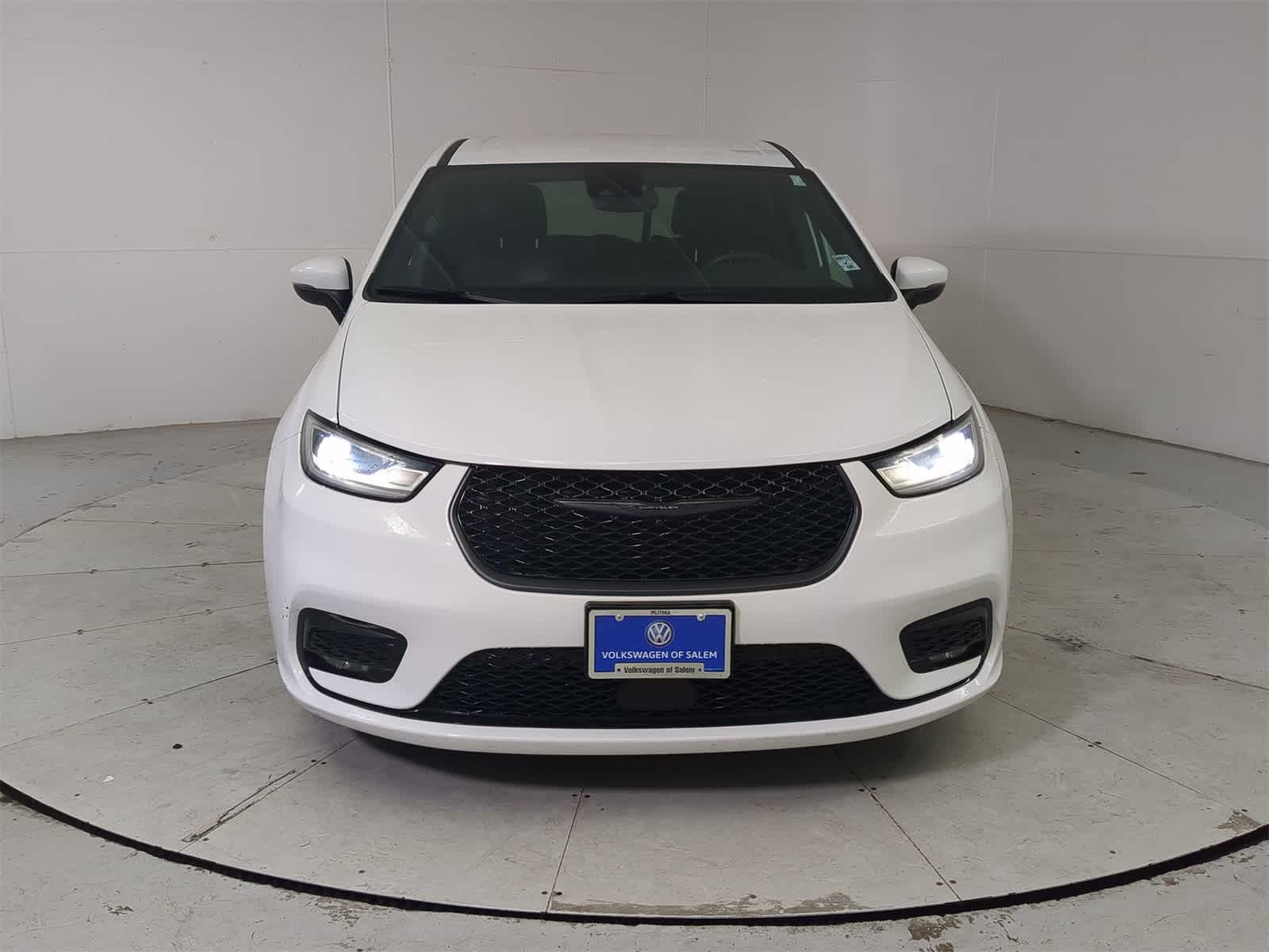 Thumbnail: 2023 Chrysler Pacifica - 9