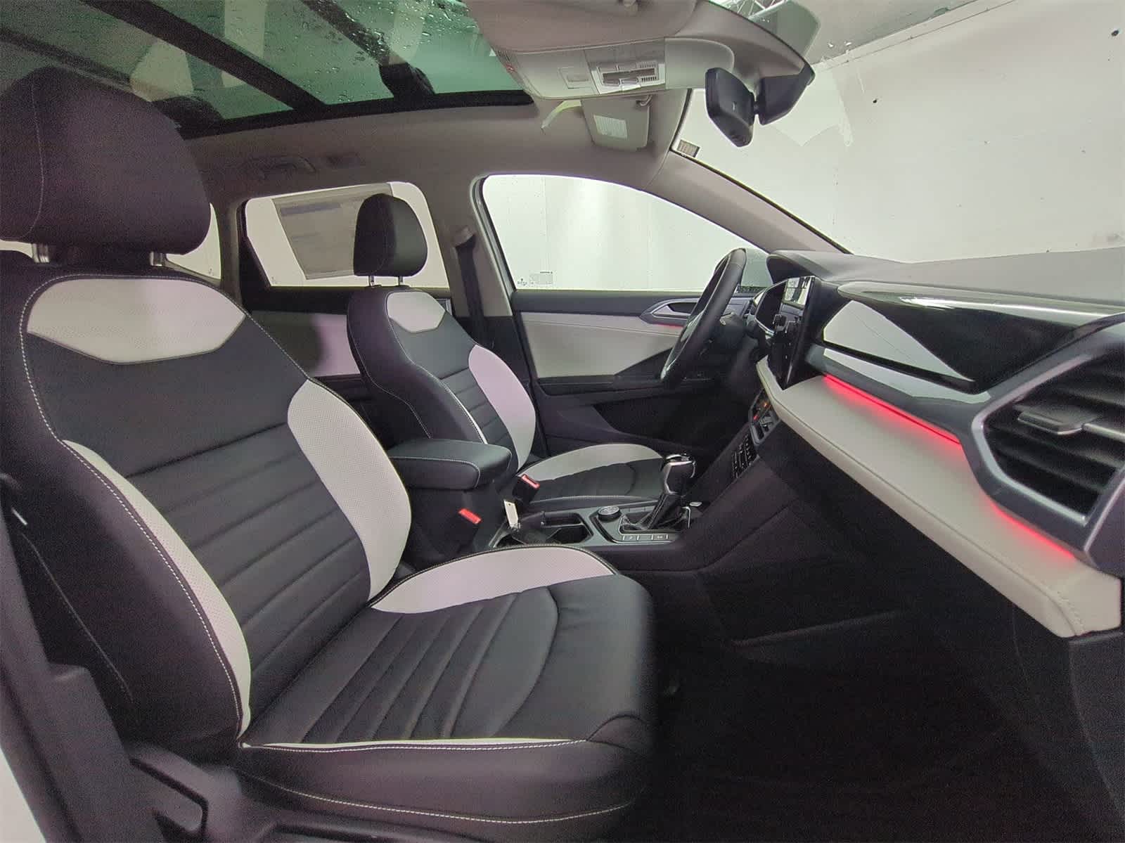 Thumbnail: 2025 Volkswagen Taos - 22