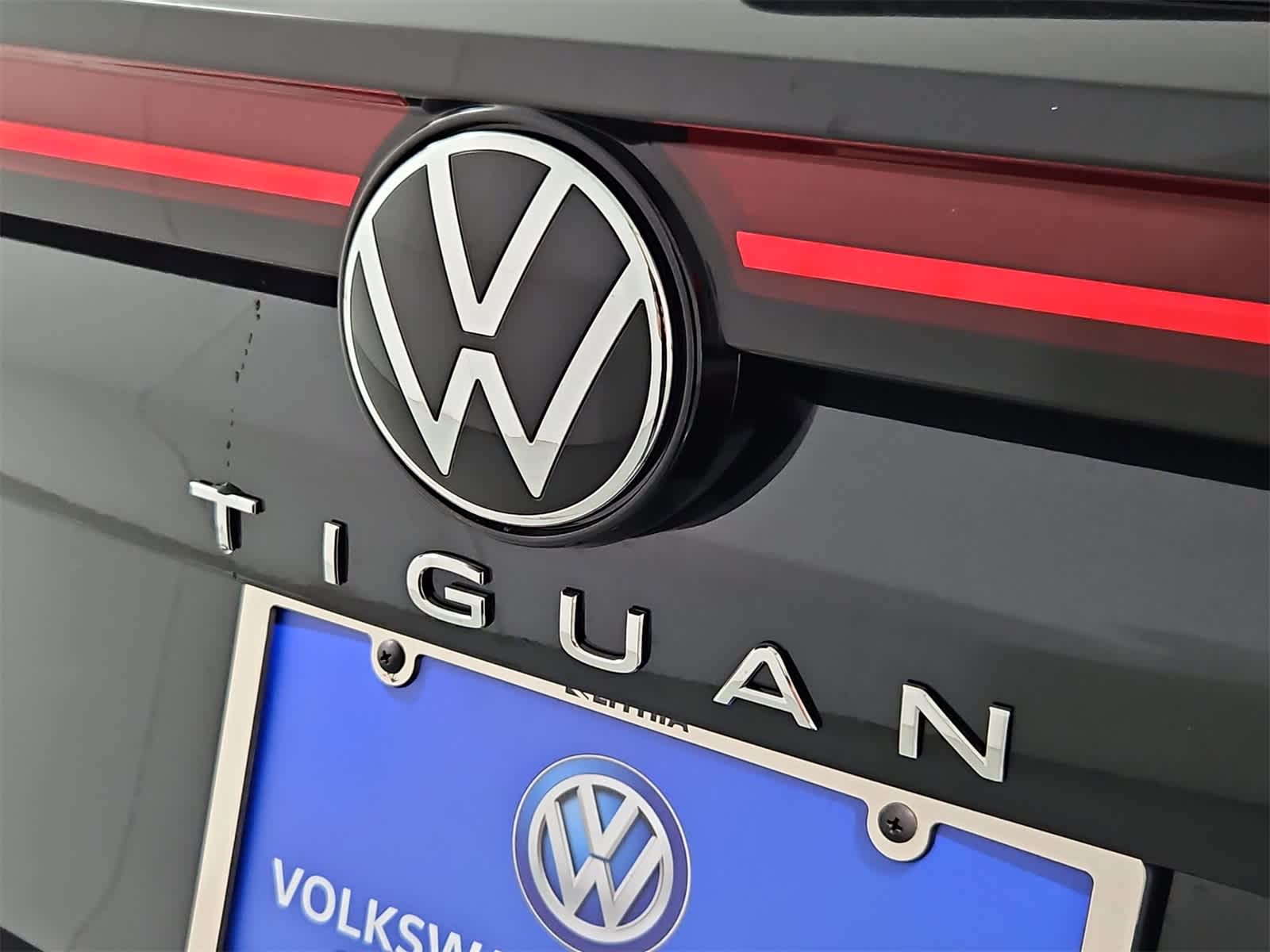 Thumbnail: 2025 Volkswagen Tiguan - 12