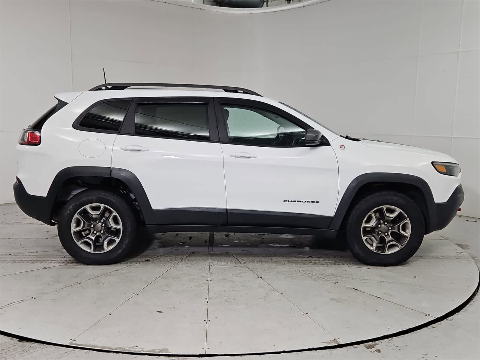 Thumbnail: 2019 Jeep Cherokee - 7