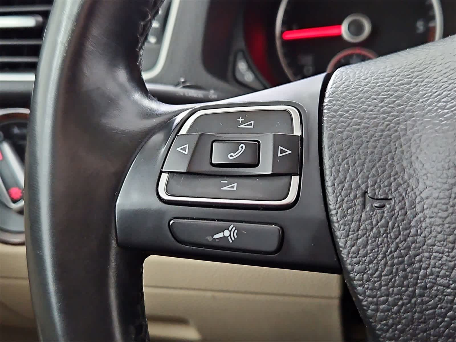 Thumbnail: 2013 Volkswagen Passat - 25