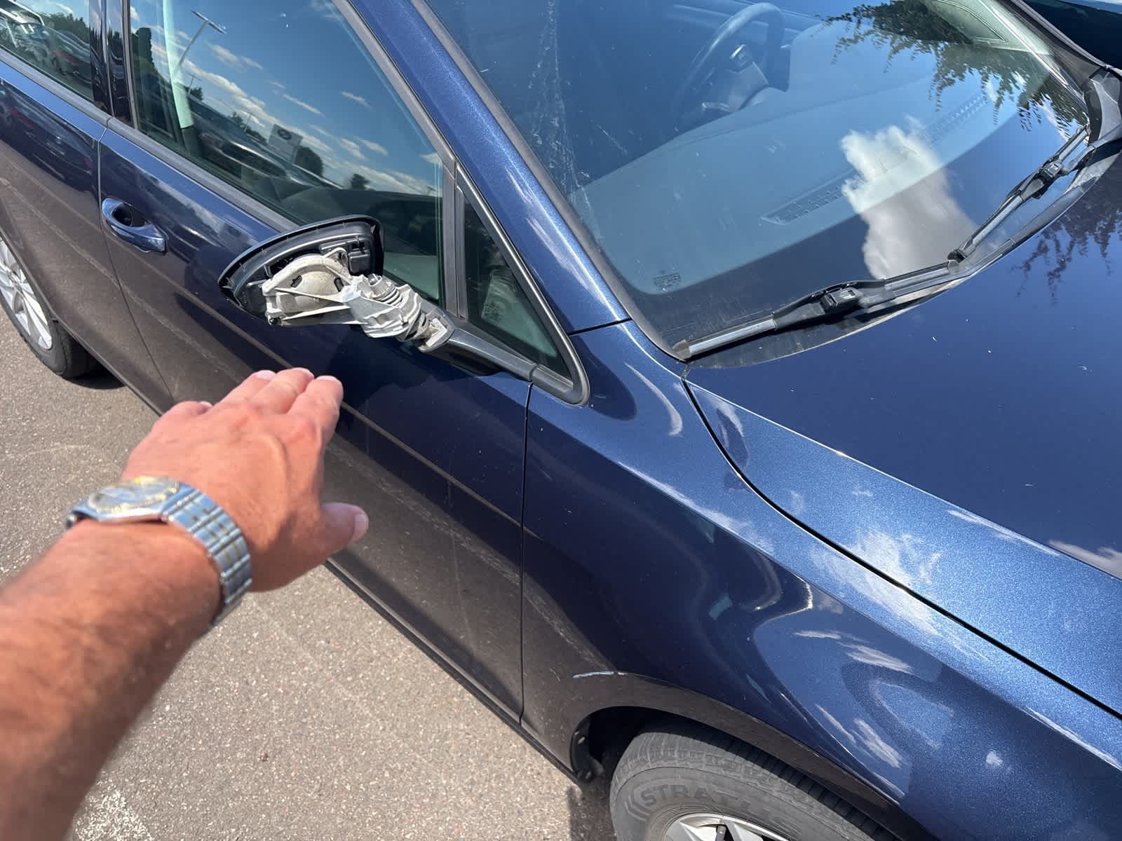 Thumbnail: 2015 Volkswagen e-Golf - 5