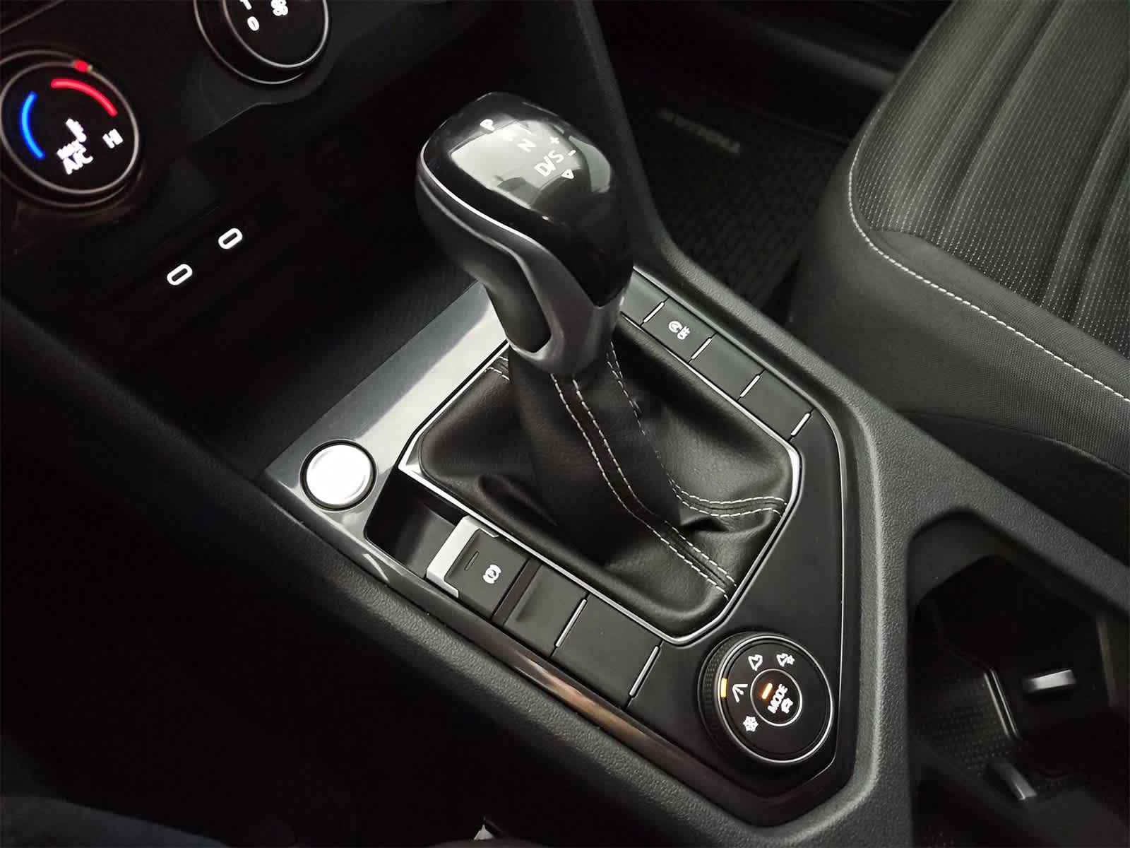 Thumbnail: 2022 Volkswagen Tiguan - 32