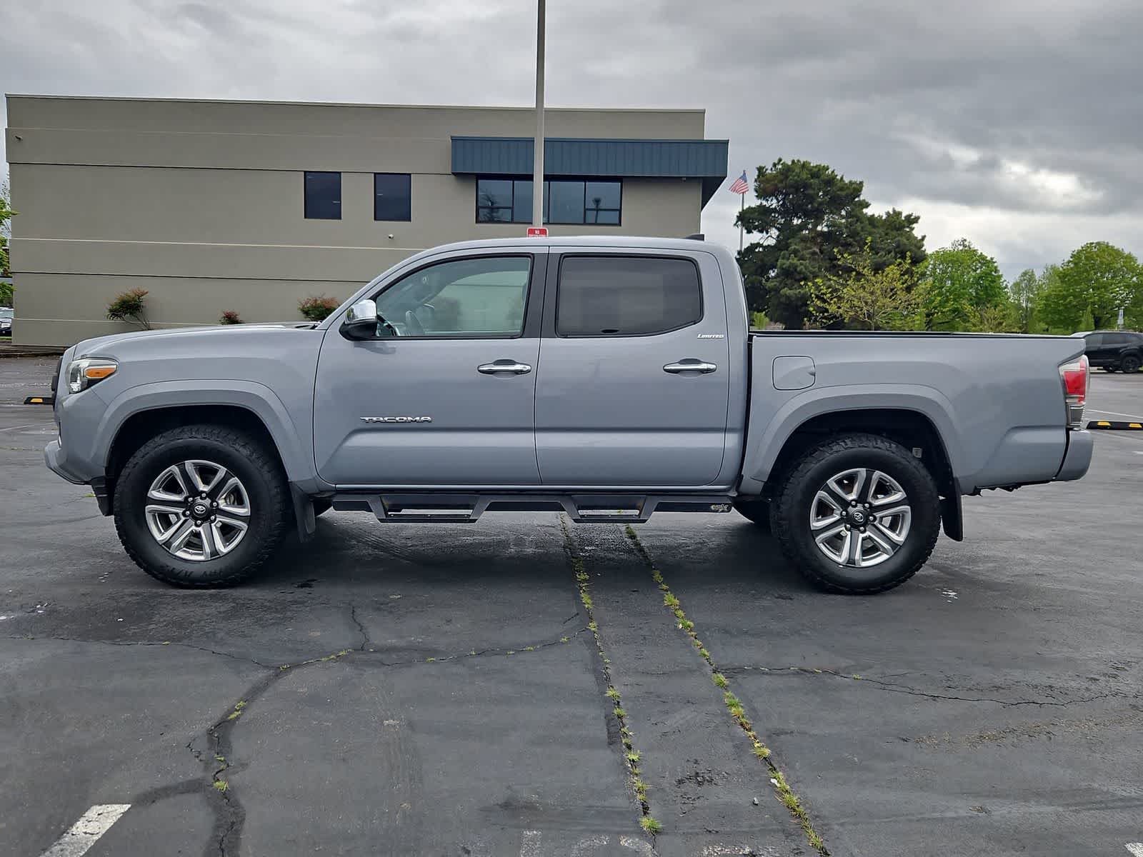 Thumbnail: 2018 Toyota Tacoma - 3