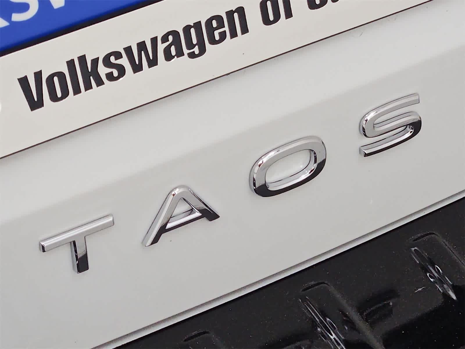 2025 Volkswagen Taos SE 11