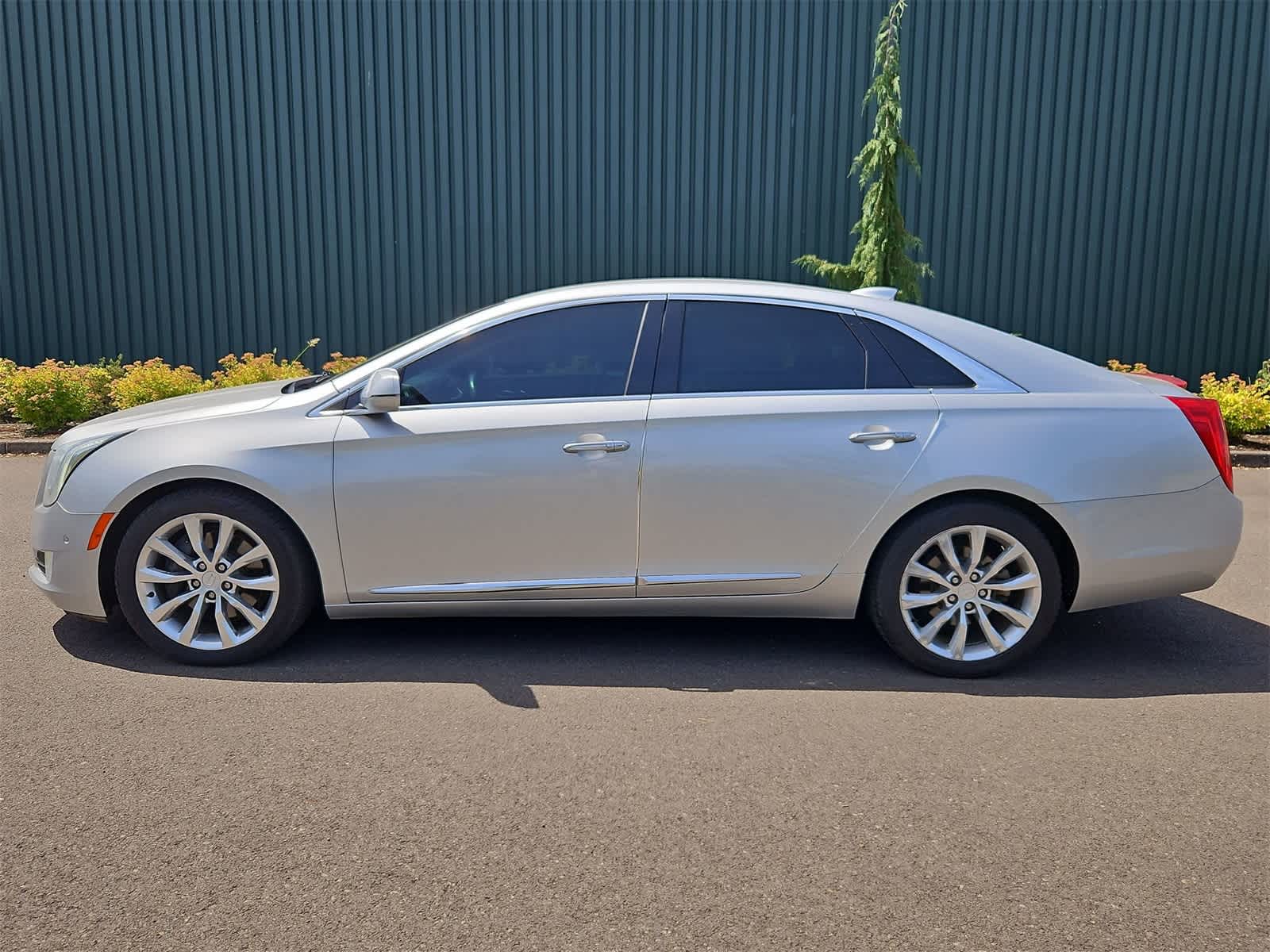 Thumbnail: 2017 Cadillac XTS - 3